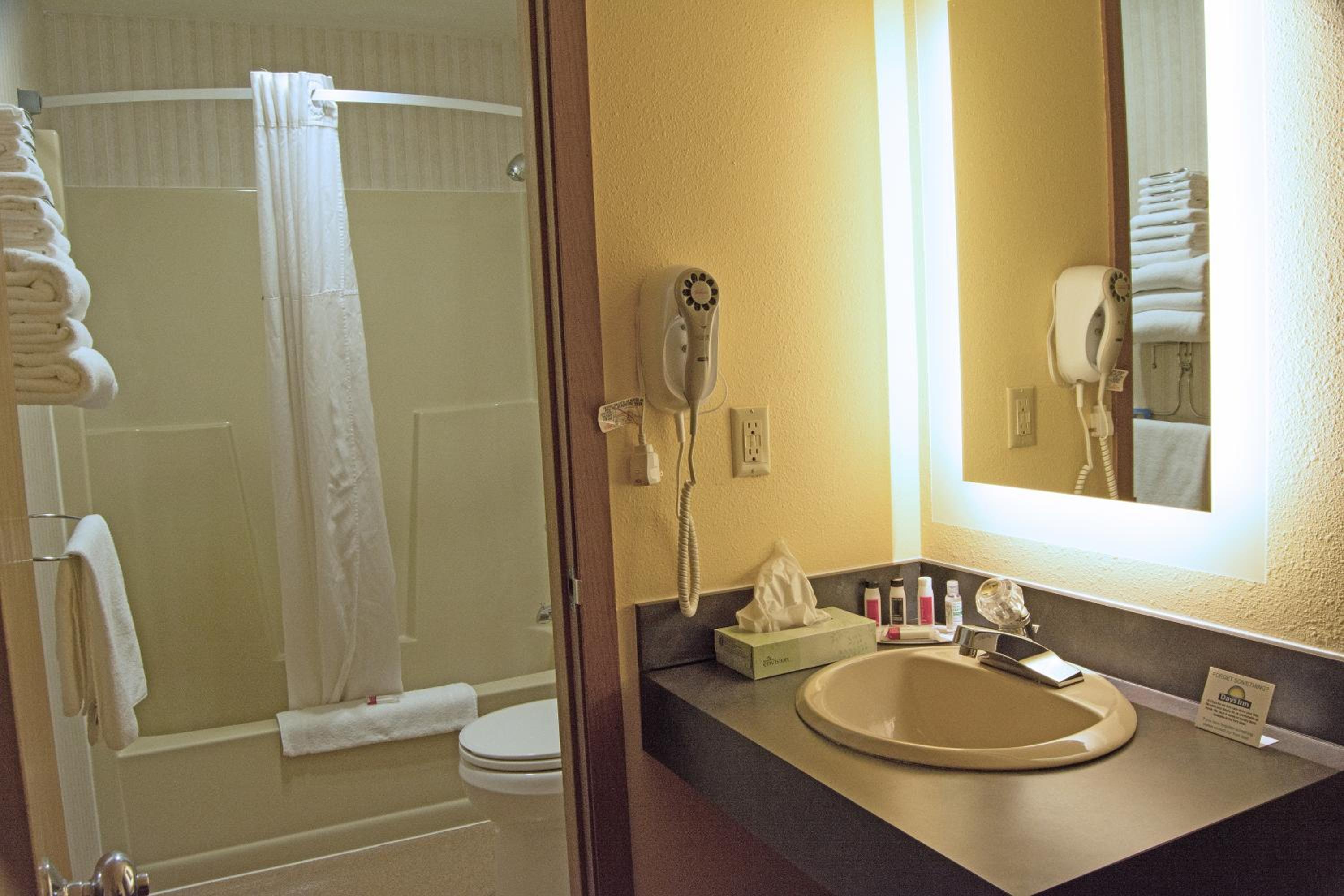Studio Suite with Two Queen Beds - Non-Smoking - Photo 2