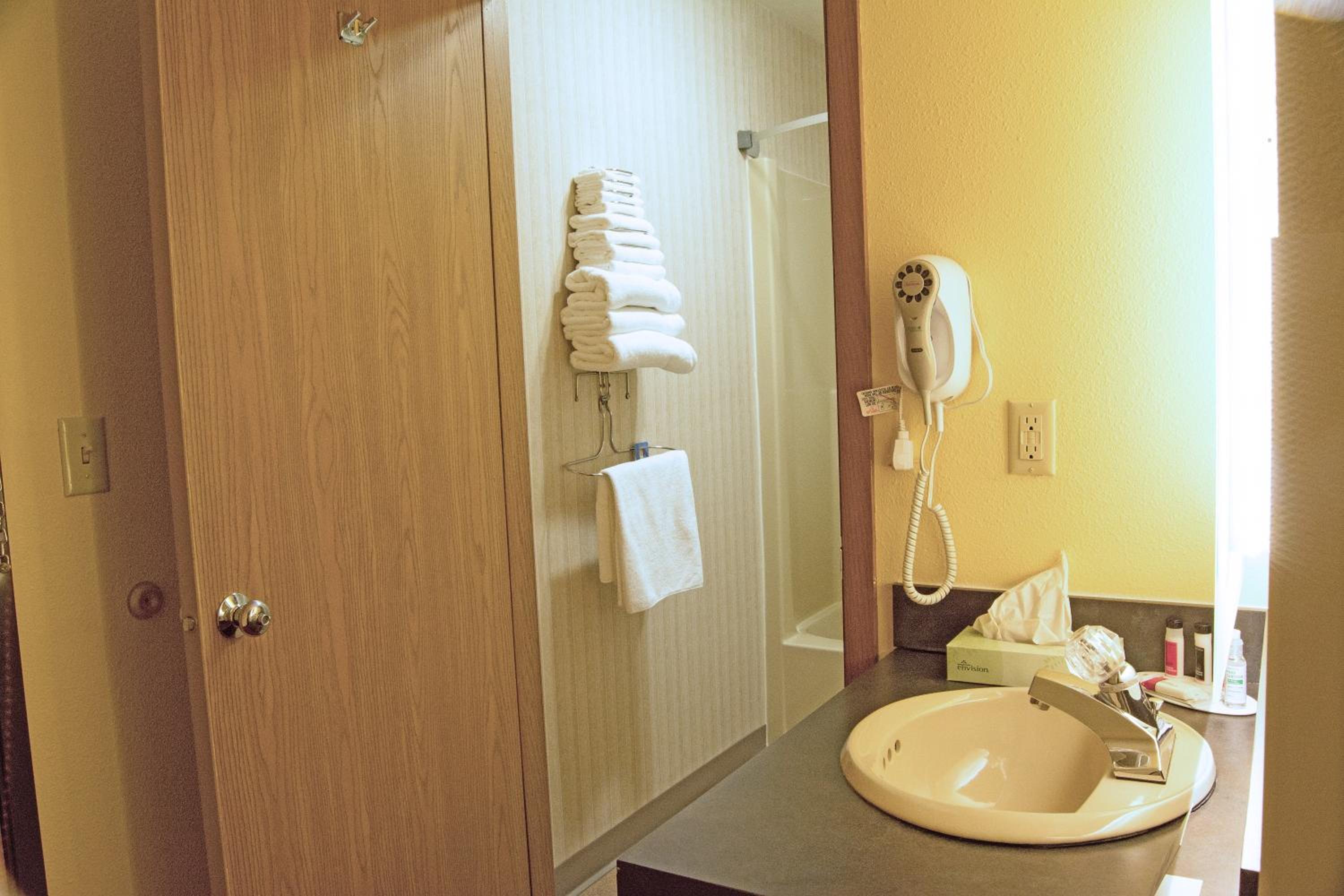 Studio Suite with Two Queen Beds - Non-Smoking - Photo 4