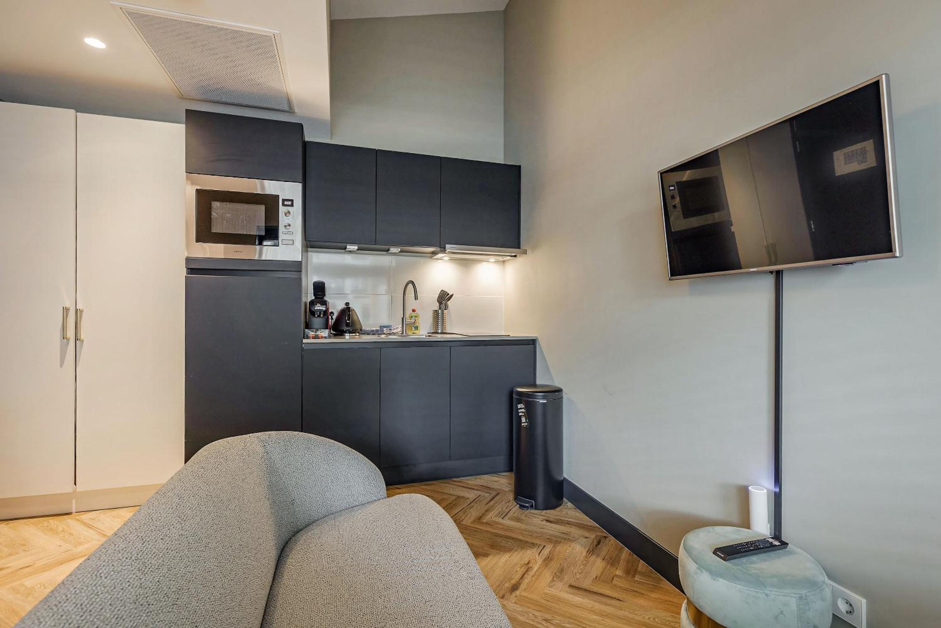 Studio Apartment photo 2