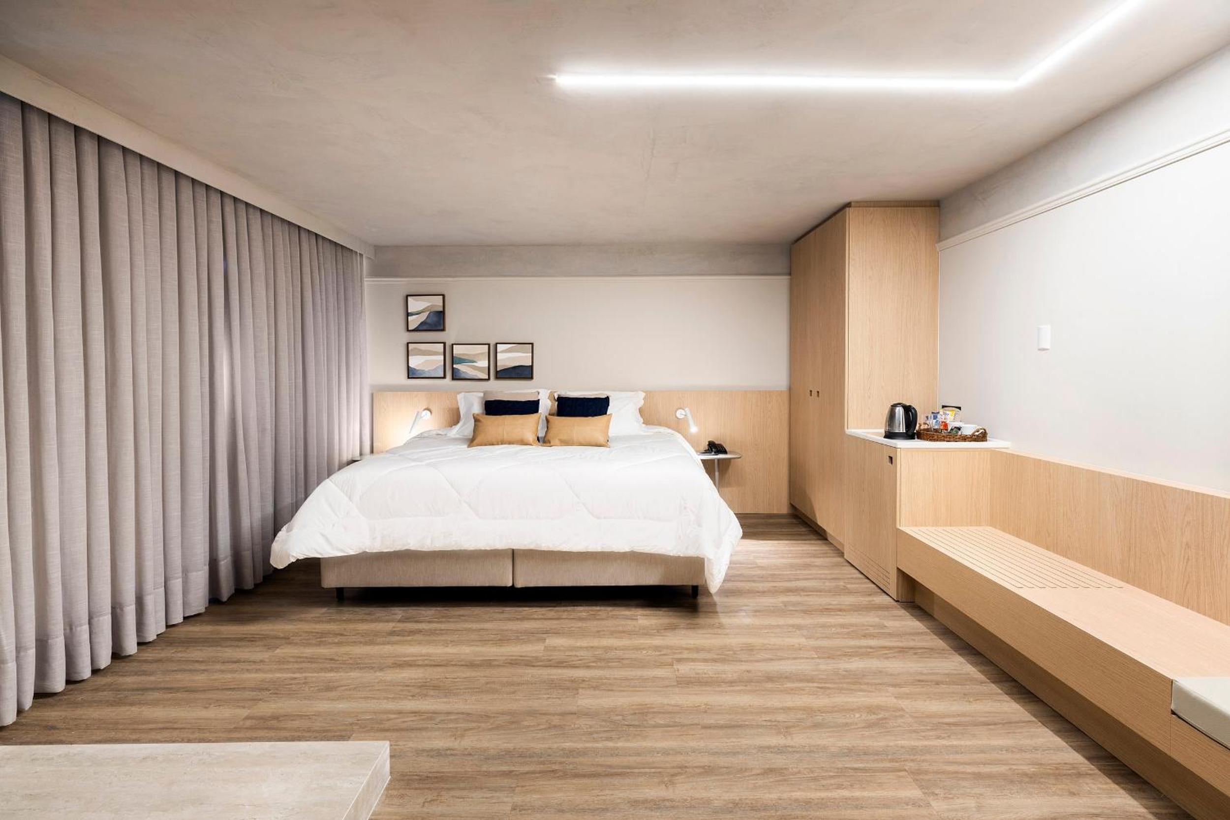 Deluxe Double Room with Bath photo 3