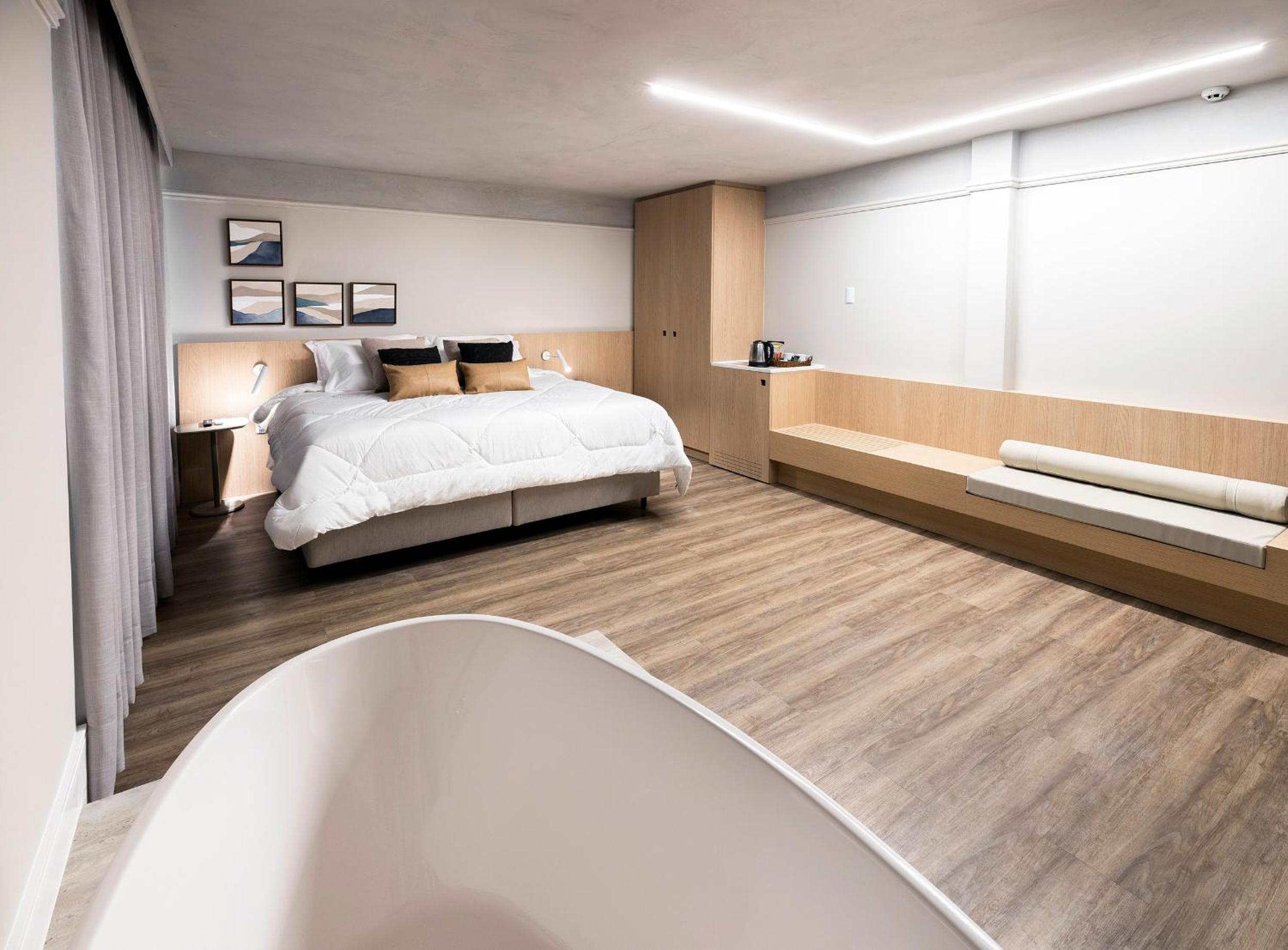 Deluxe Double Room with Bath photo 2
