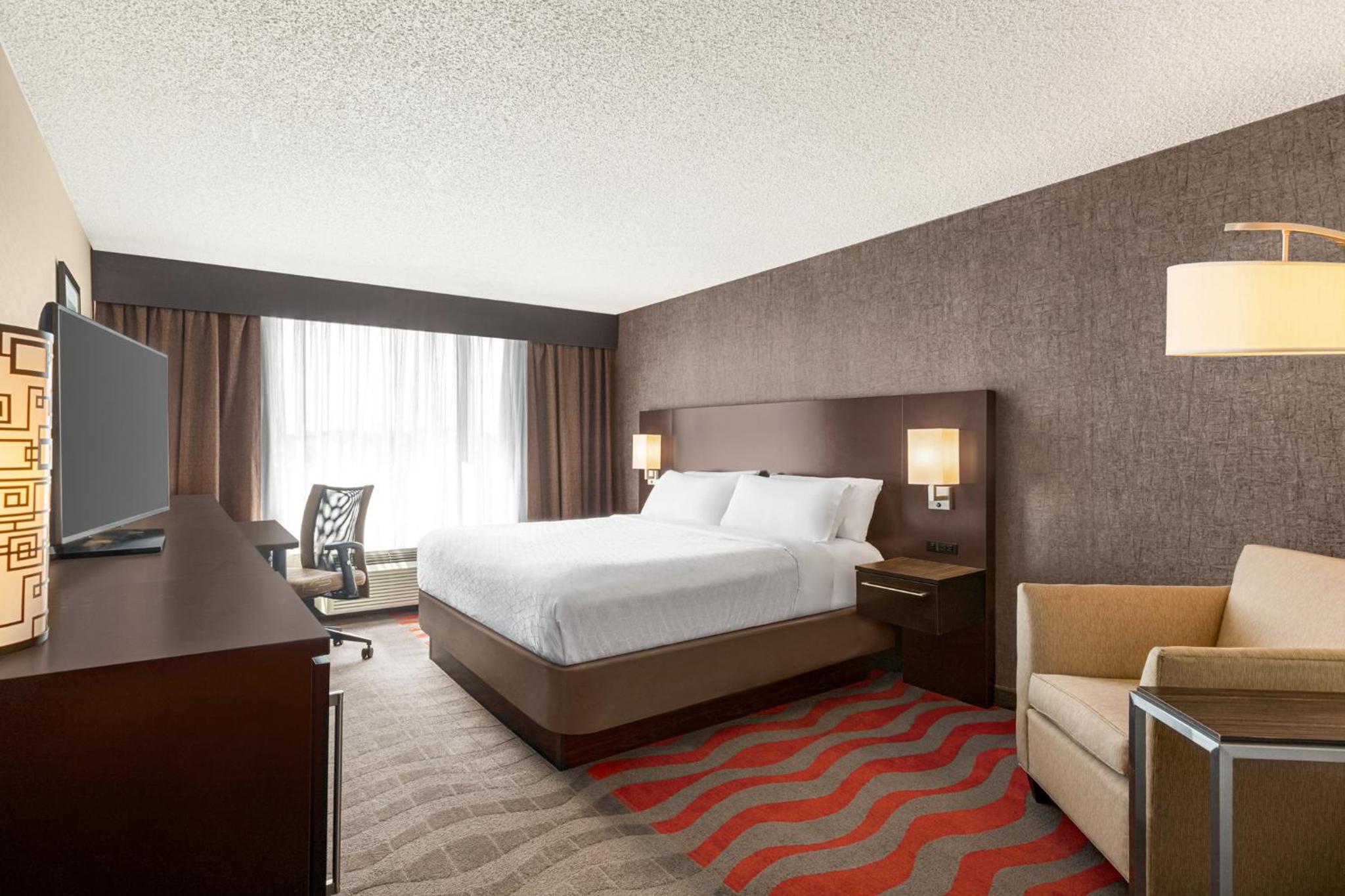 Standard King Room - Photo 5
