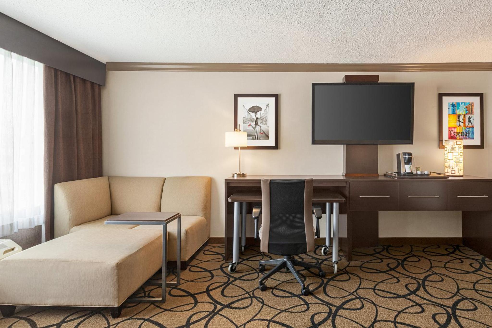 King Suite with Sofa Bed - Photo 4