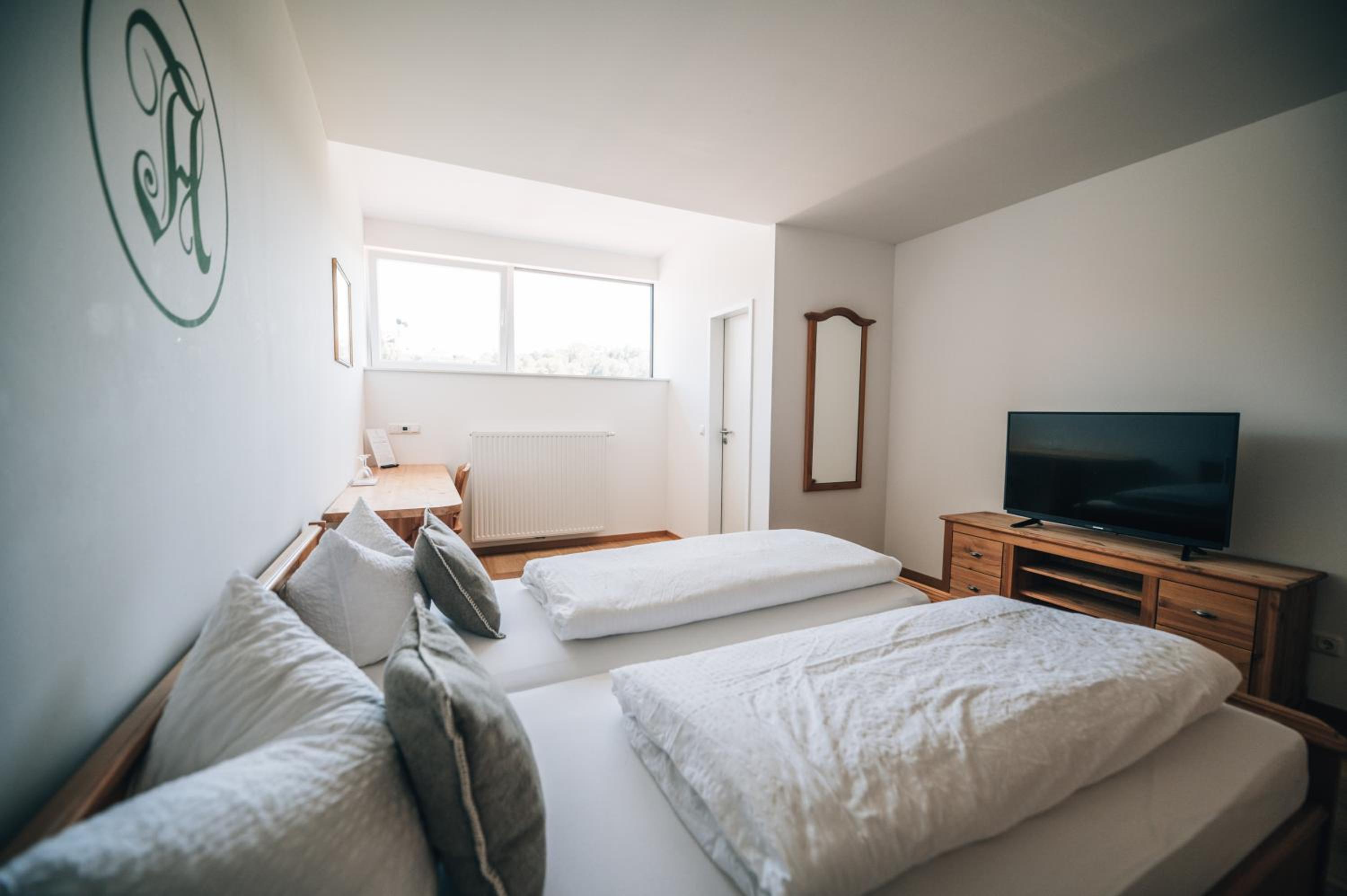 Double Room - Photo 6