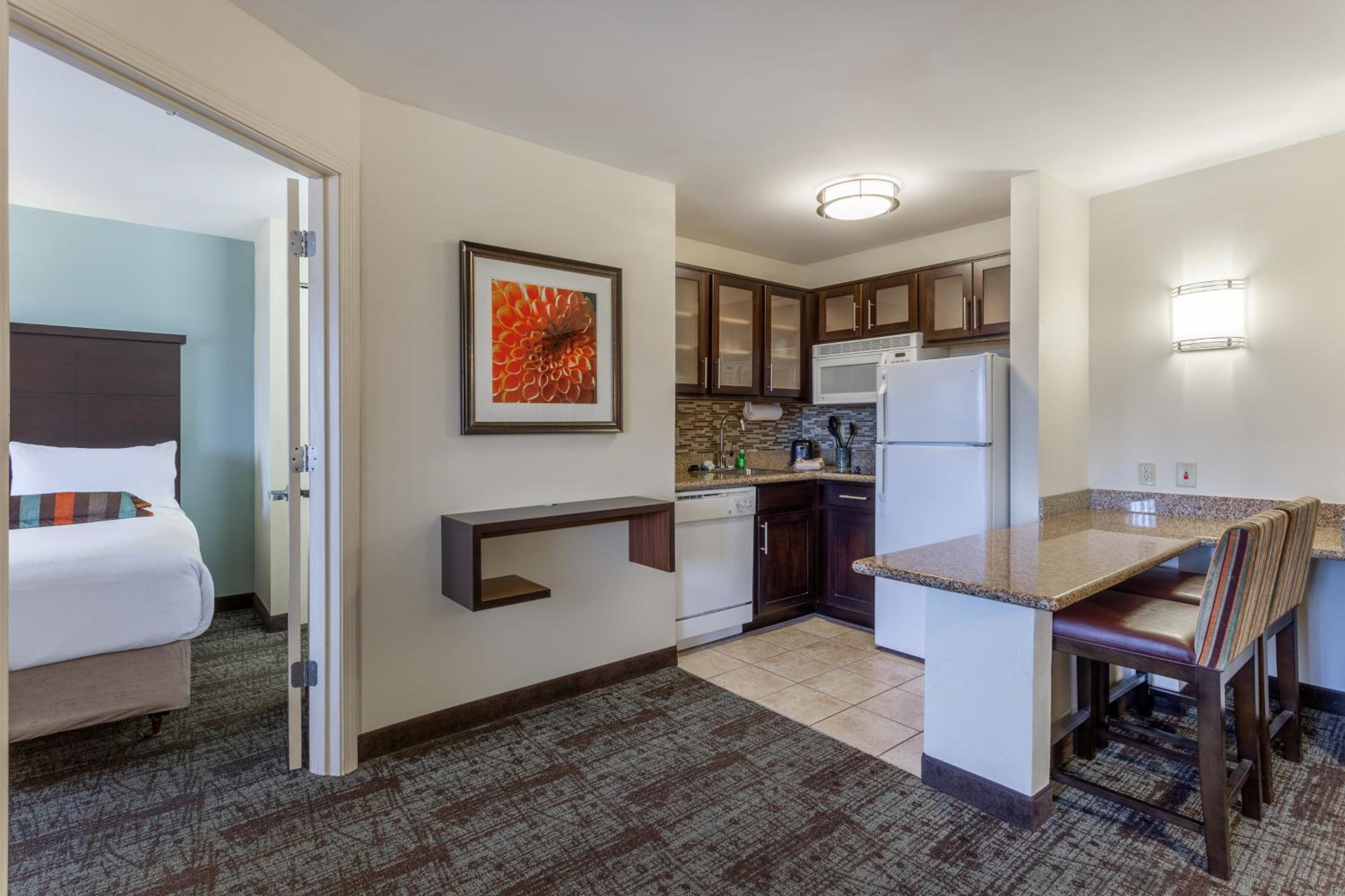 One-Bedroom King Suite - Photo 3