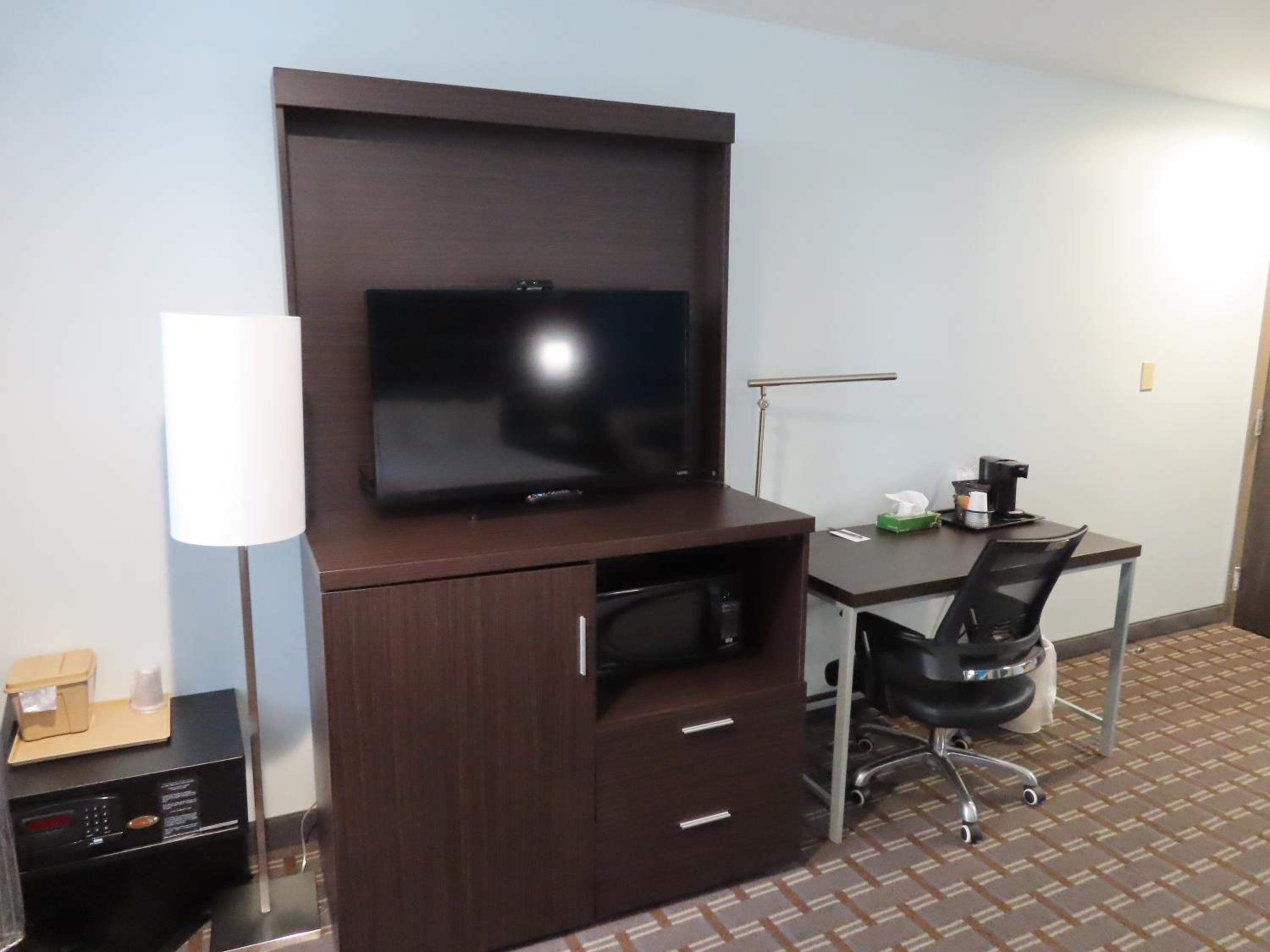 King Suite with Sofa Bed photo 3