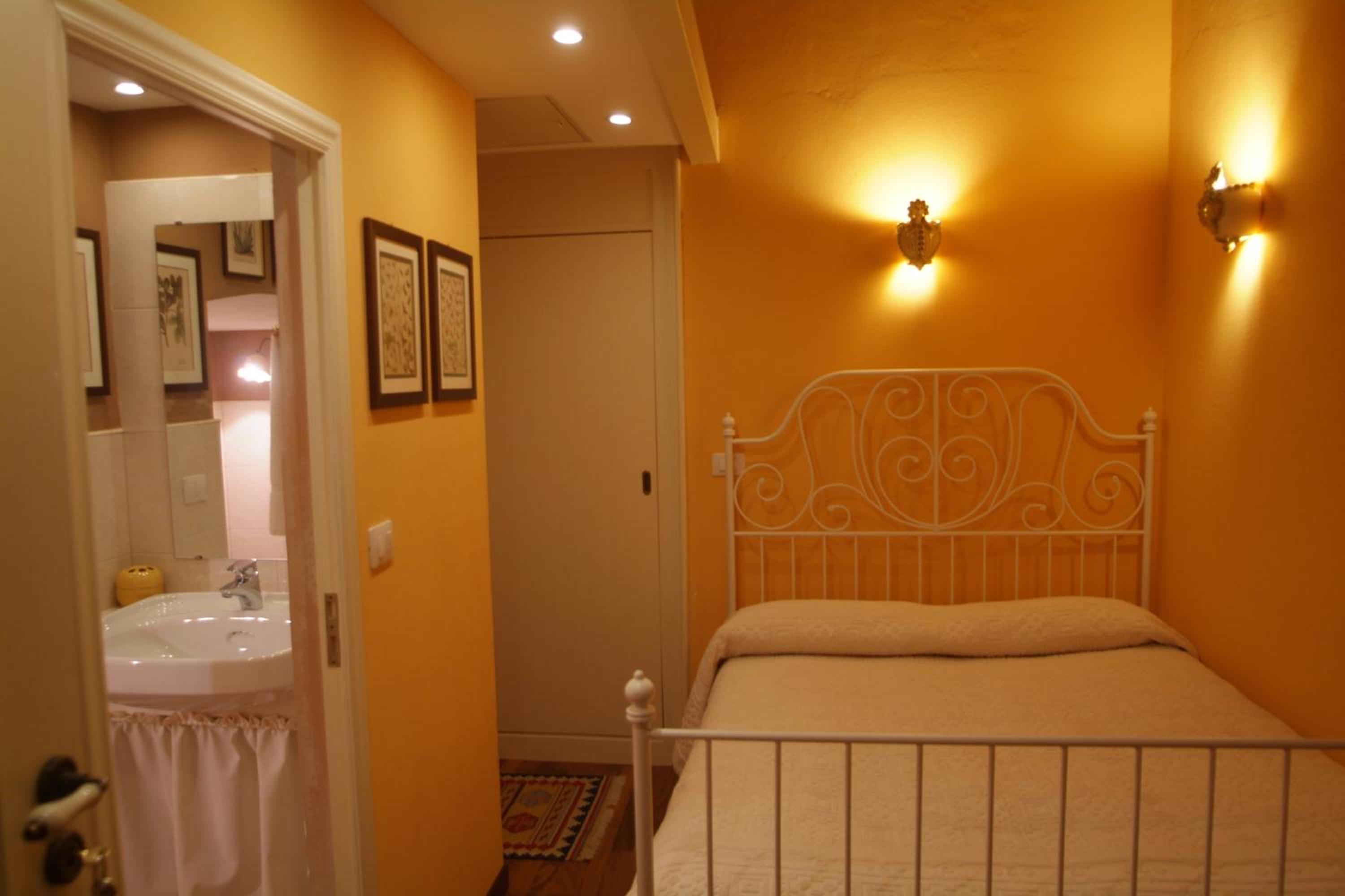 Basic Triple Room photo 1