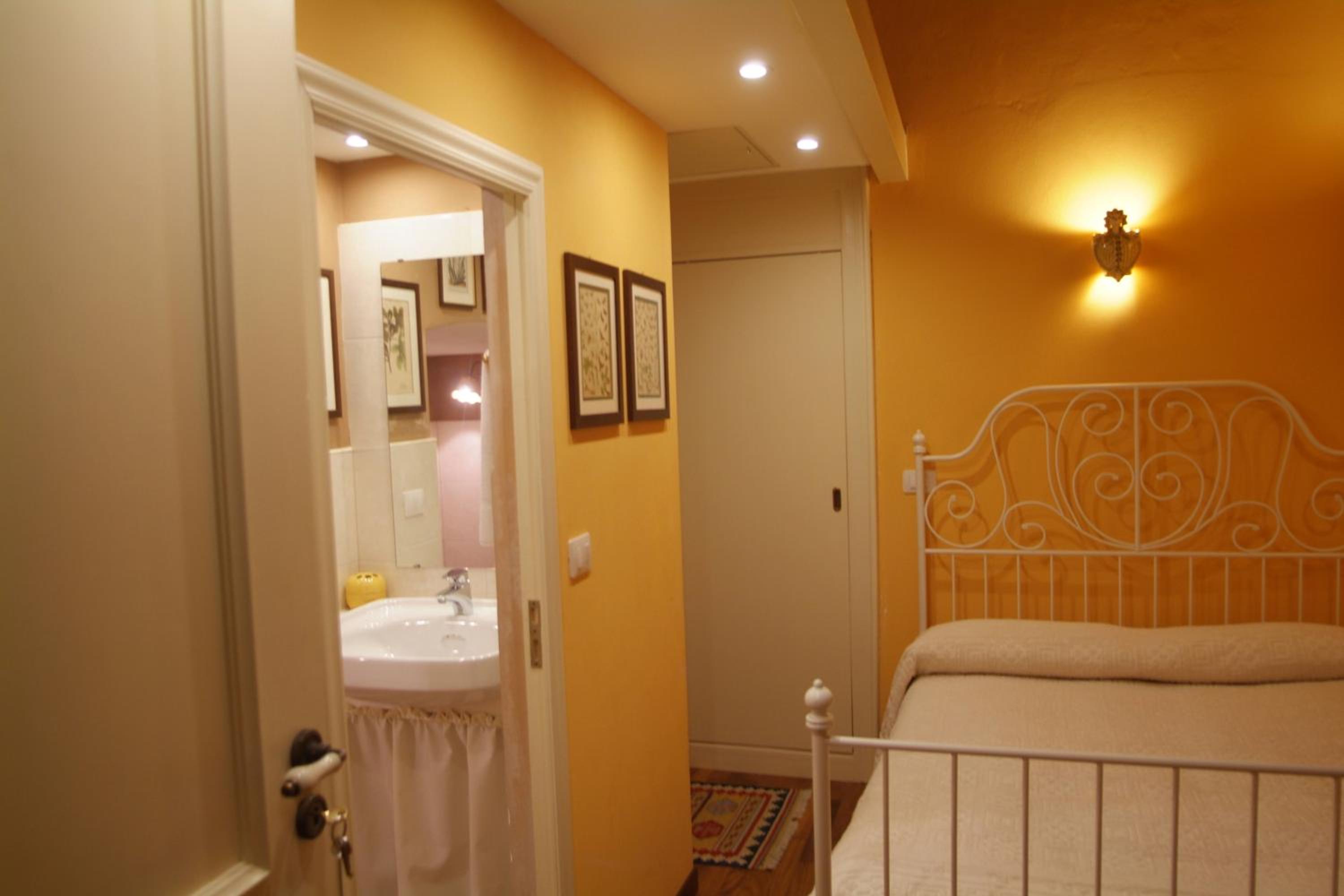 Basic Triple Room photo 2