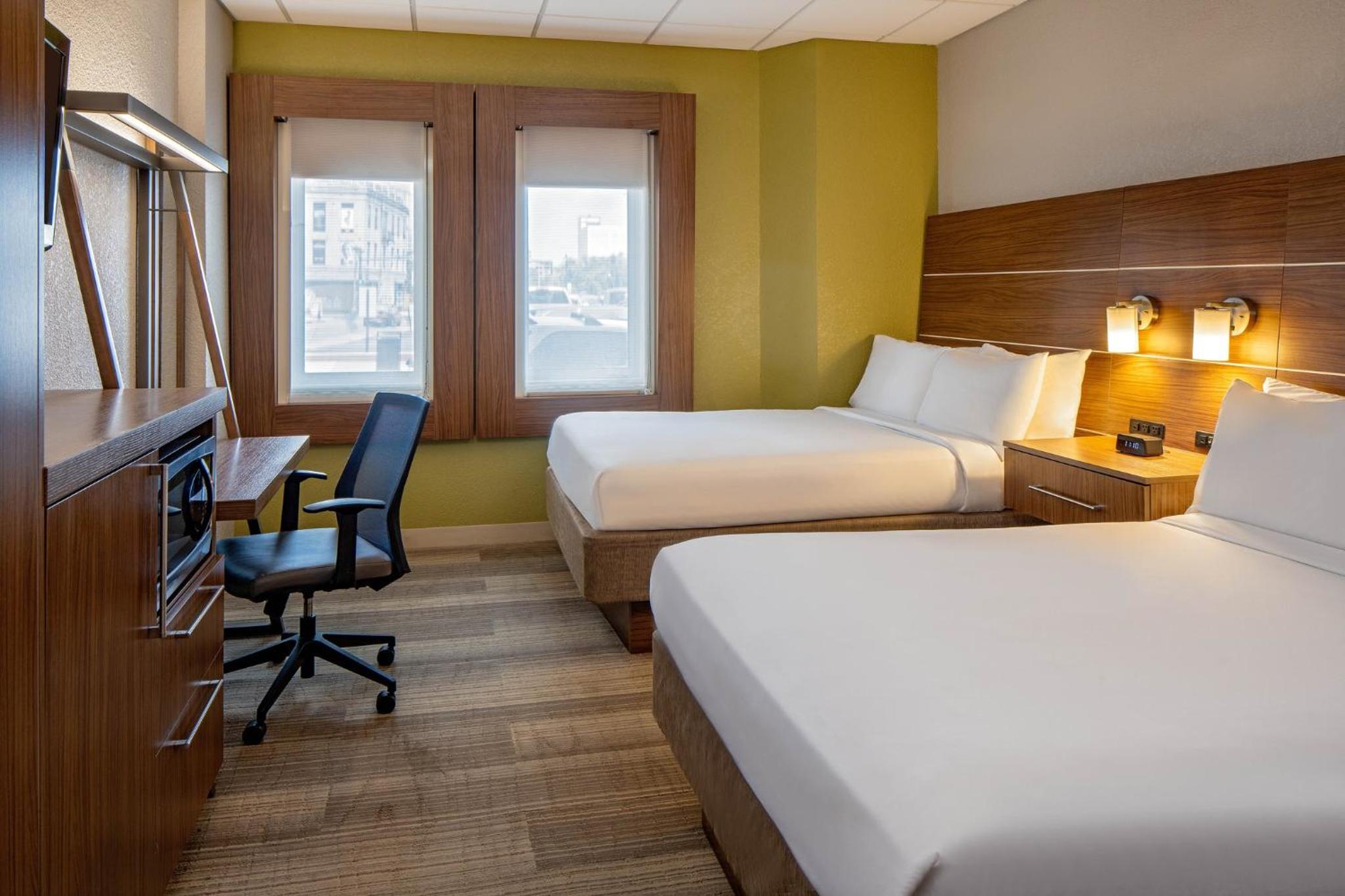Standard Double Room with Two Double Beds - Disability Access - Photo 2