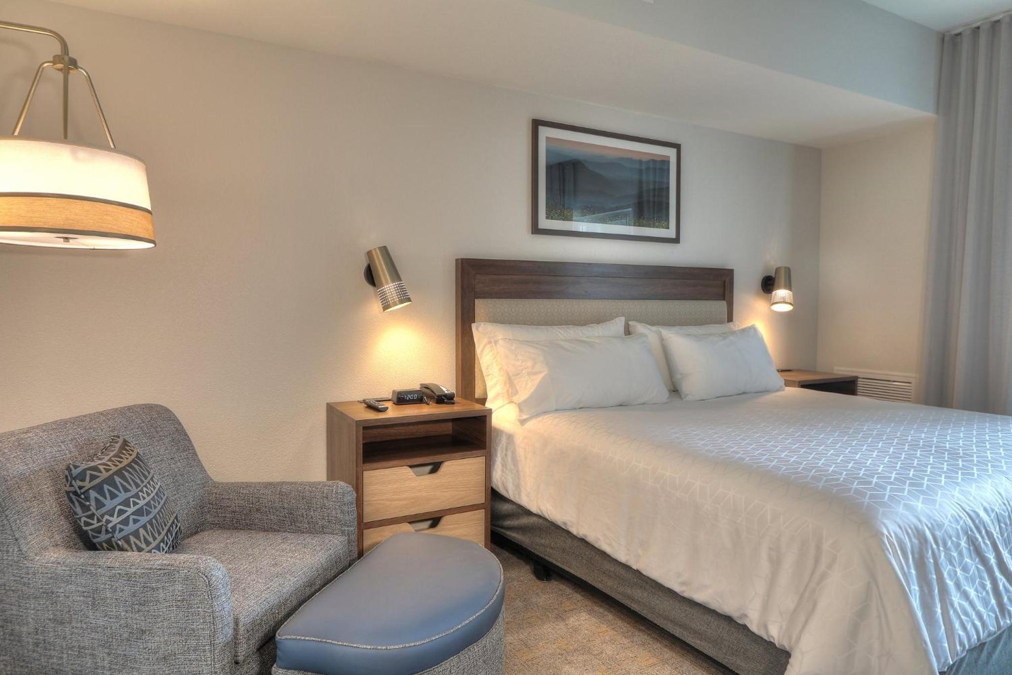 Standard King Room - Photo 7