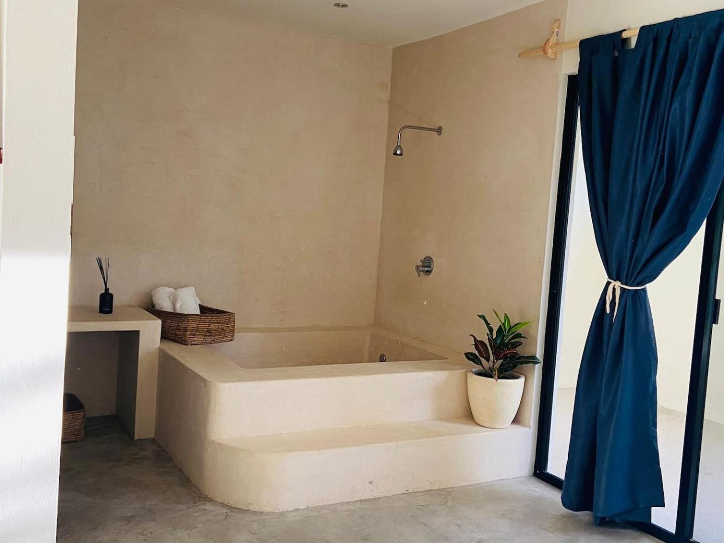 Deluxe Double Room with Bath photo 2