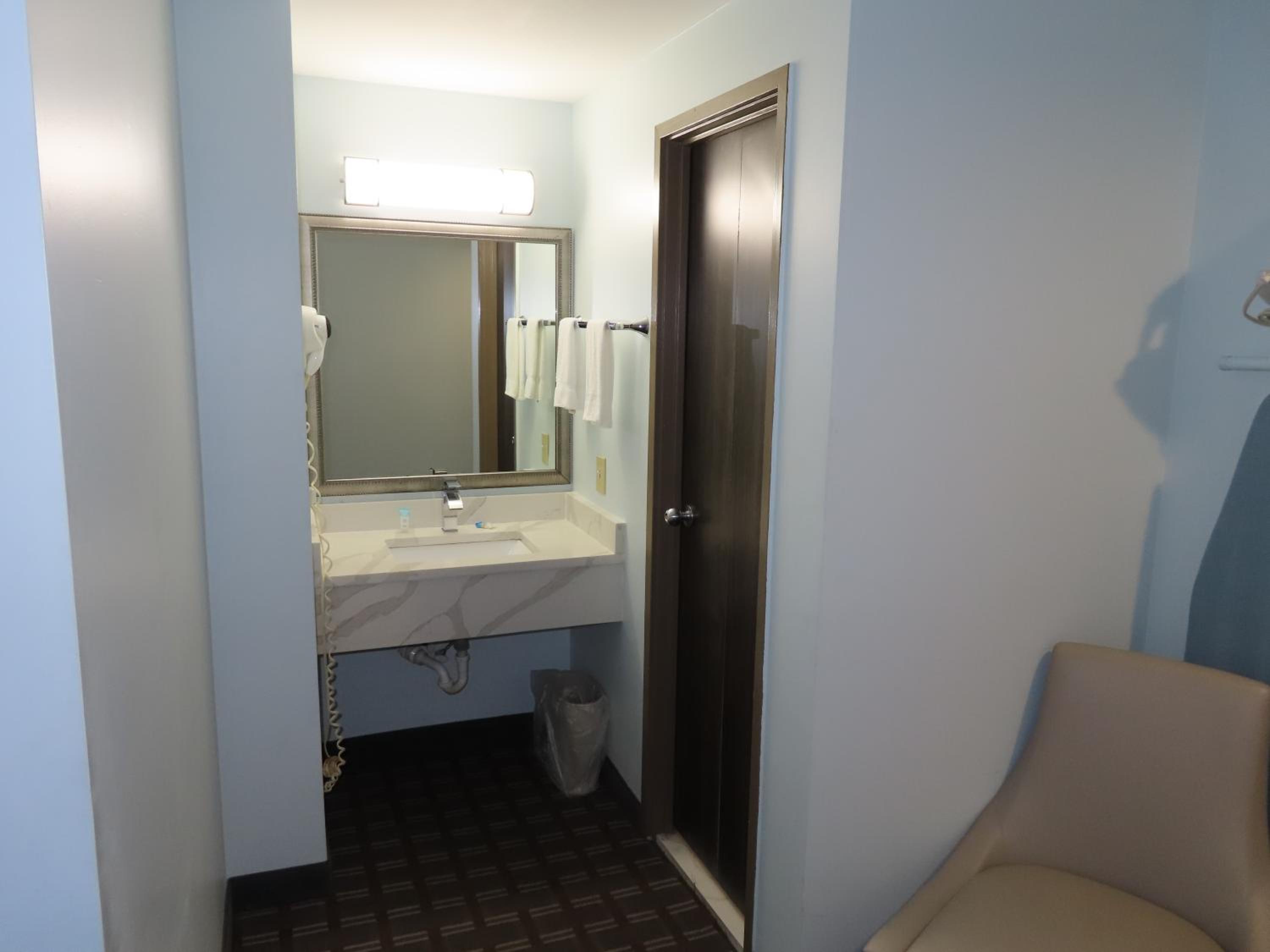 King Room - Non-Smoking photo 2