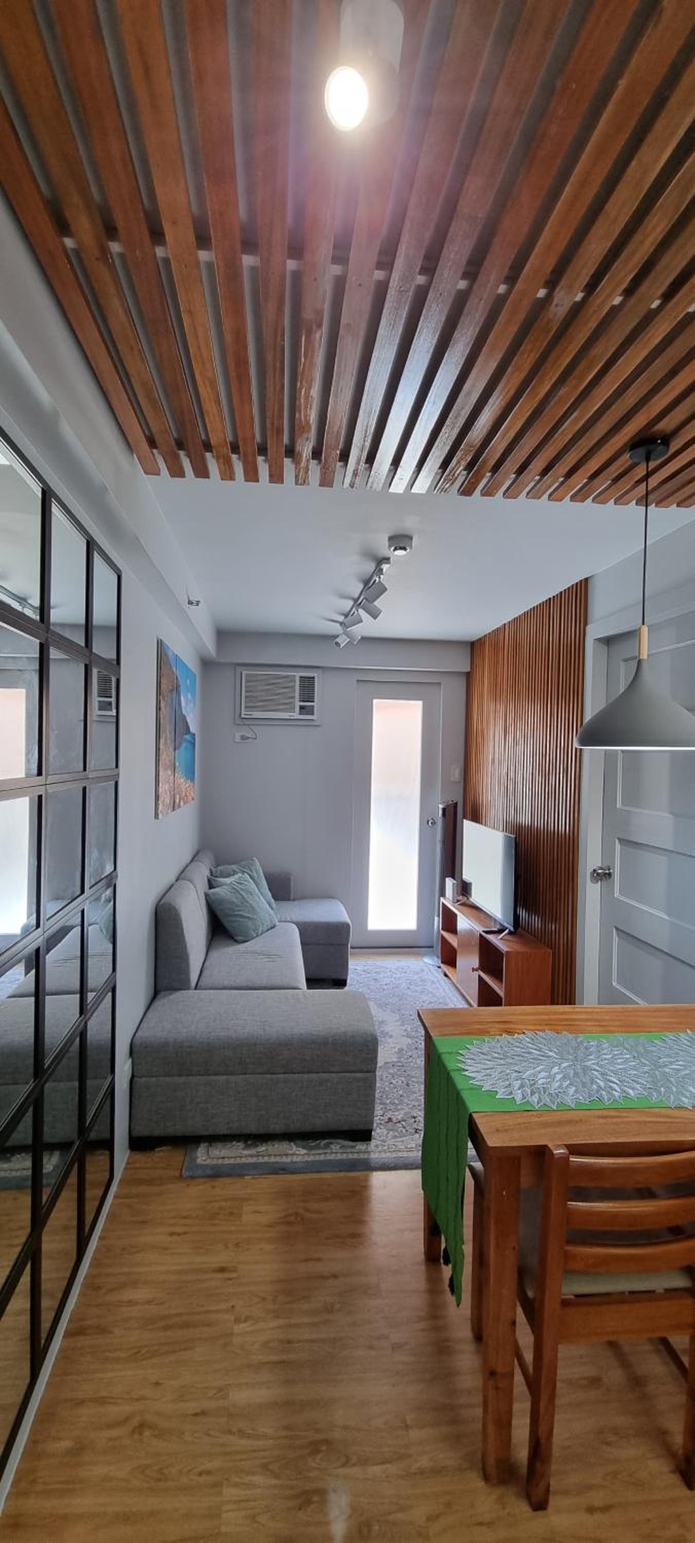 One-Bedroom Apartment photo 3