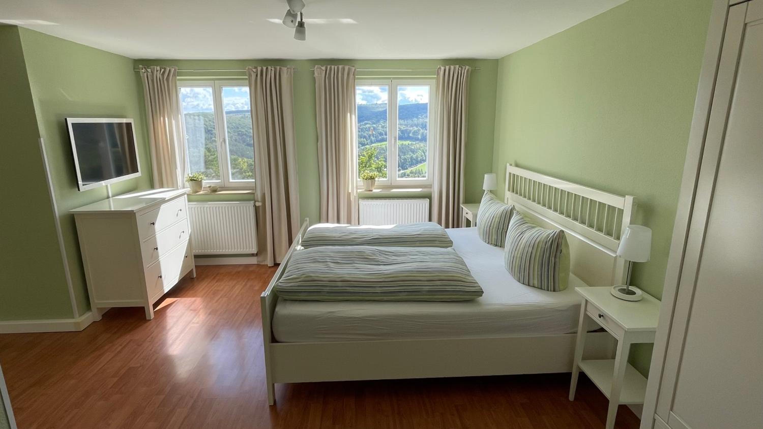 Deluxe Double Room (2 Adults + 1 Child) photo 1