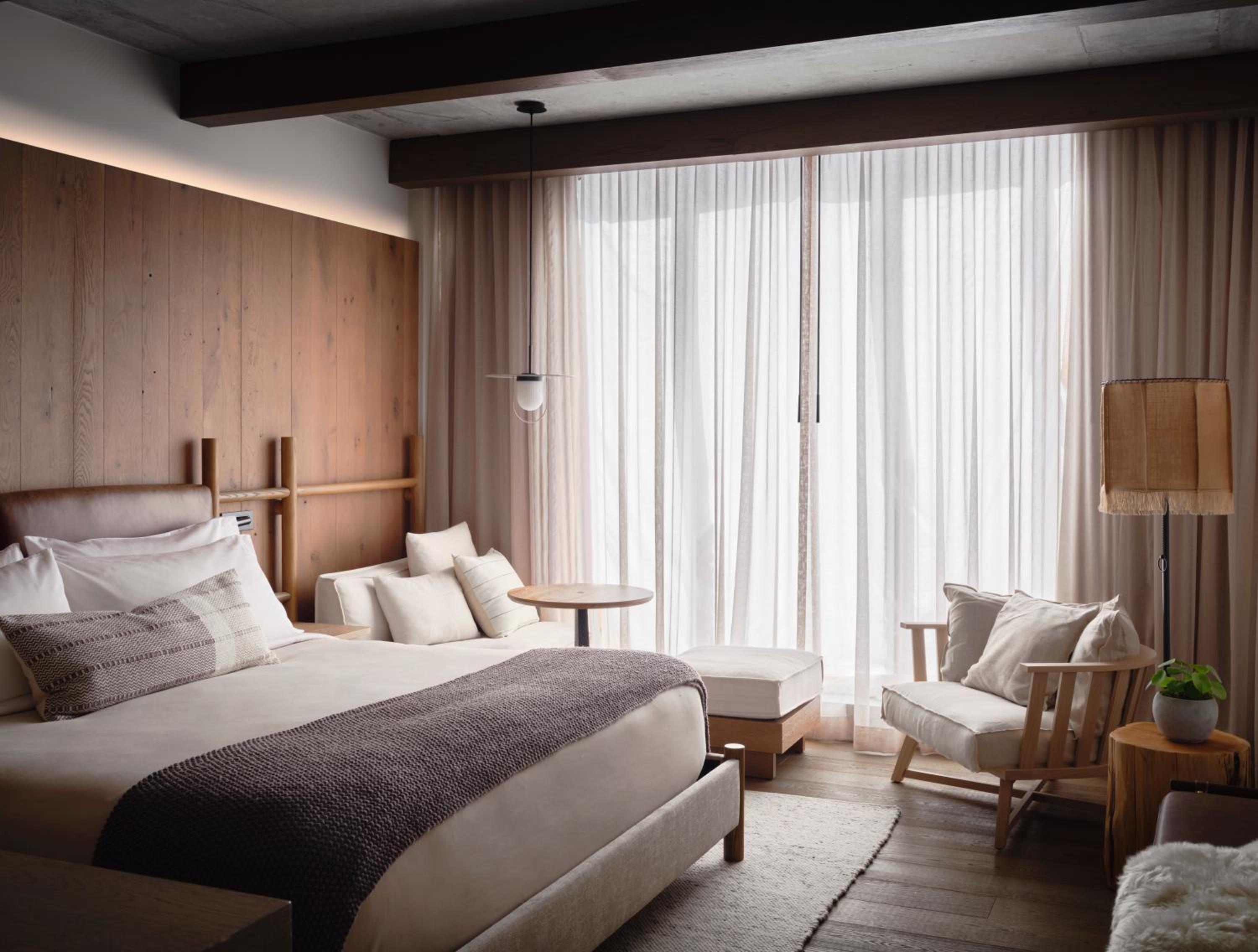 Deluxe King Room - Photo 1
