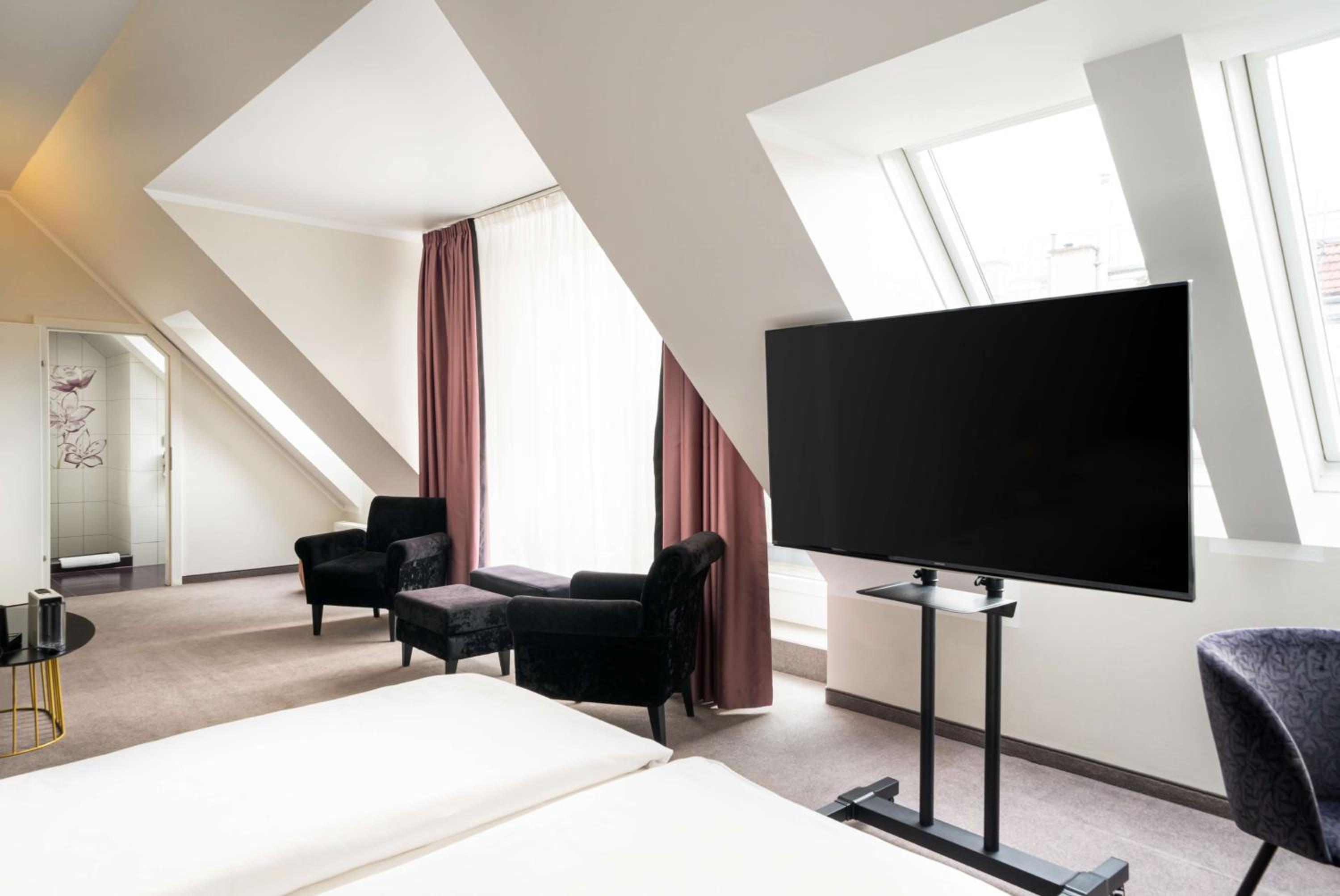 Family Room photo 3