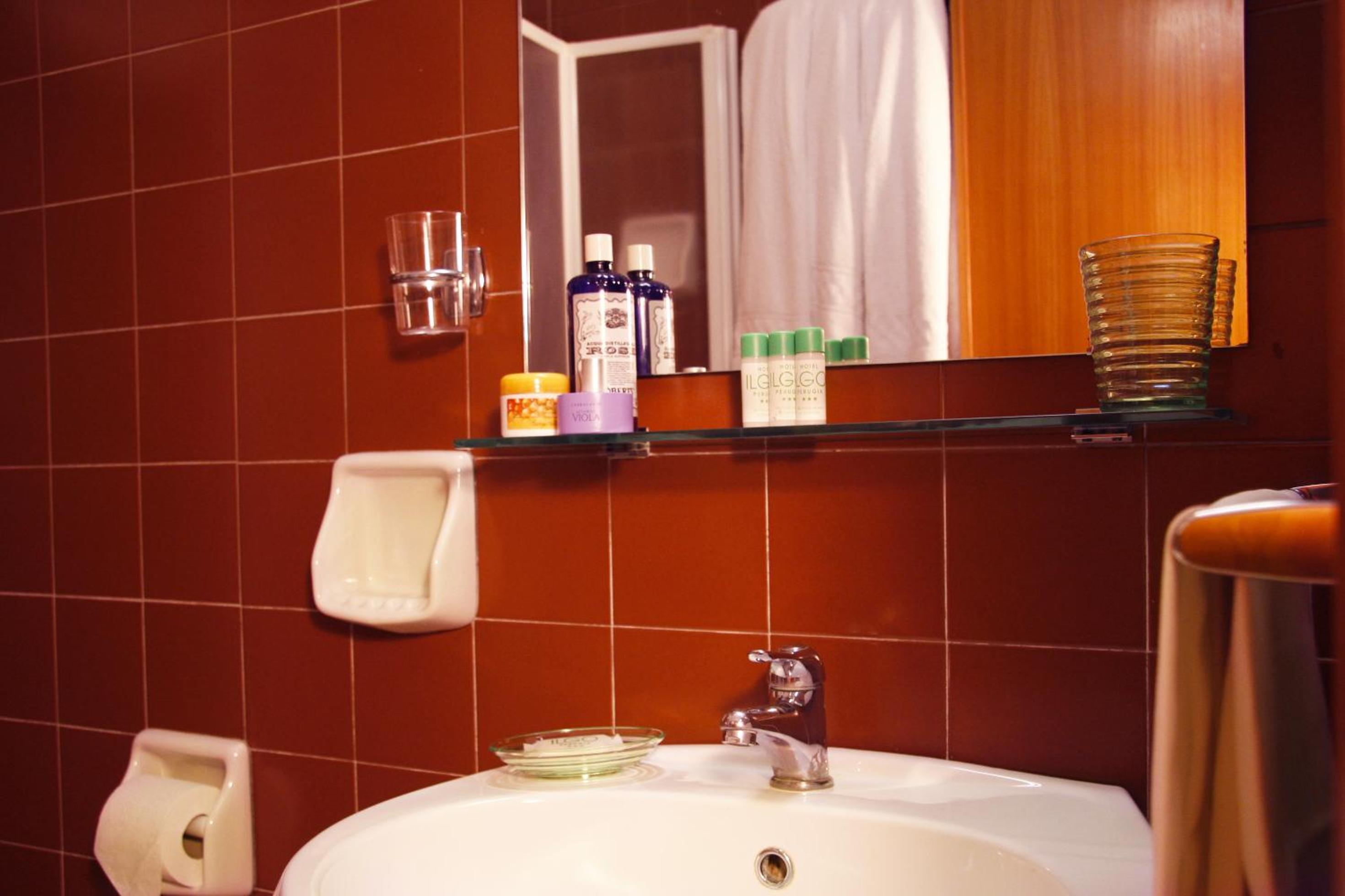 Double or Twin Room - Photo 5