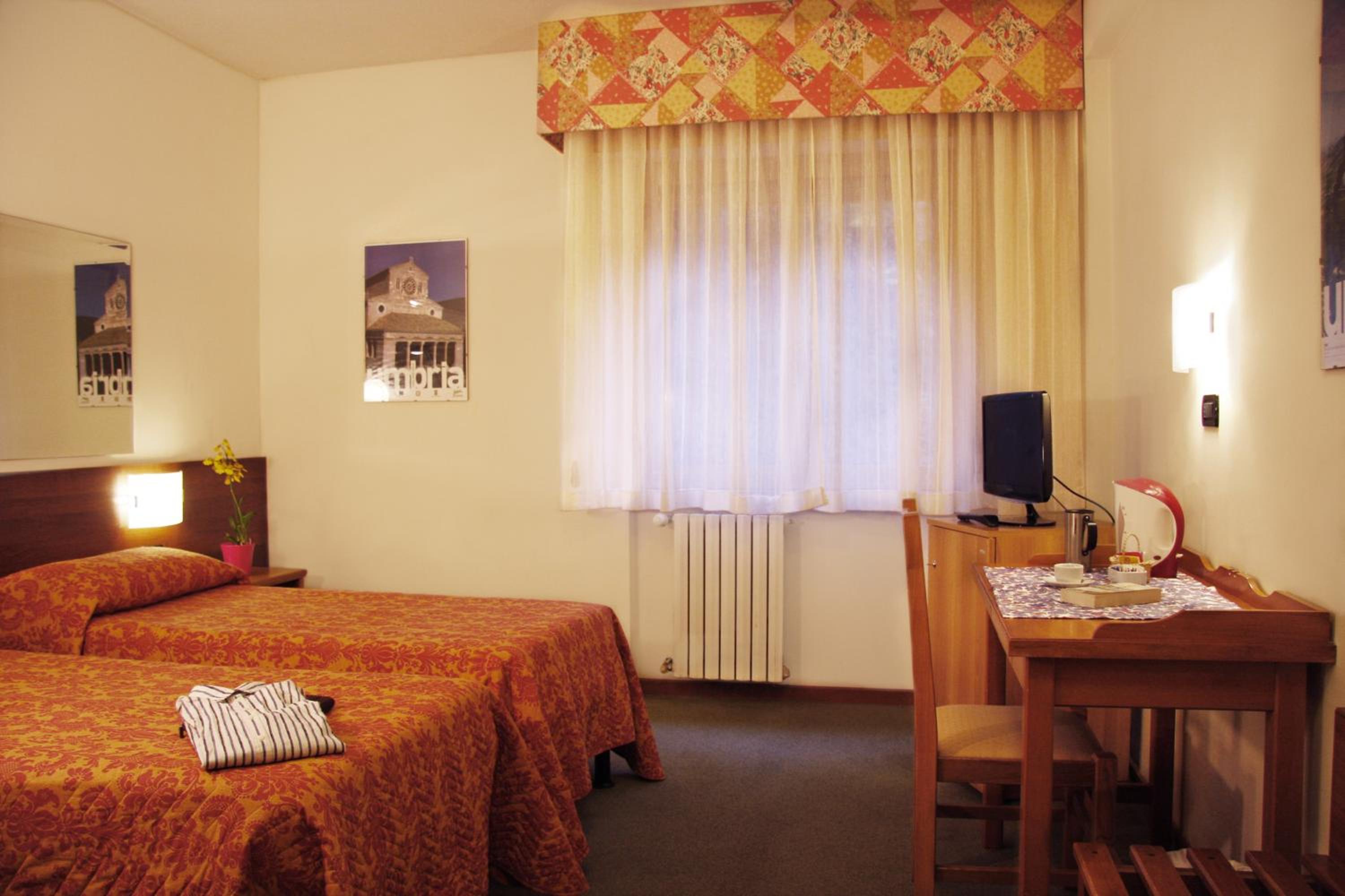Double or Twin Room - Photo 3