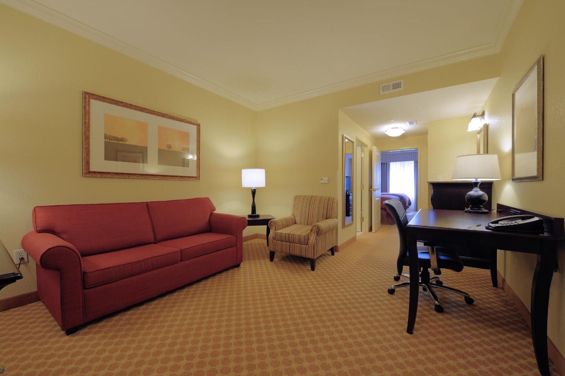 One-Bedroom Suite with Two Queen Beds and Sofa Bed - Photo 1