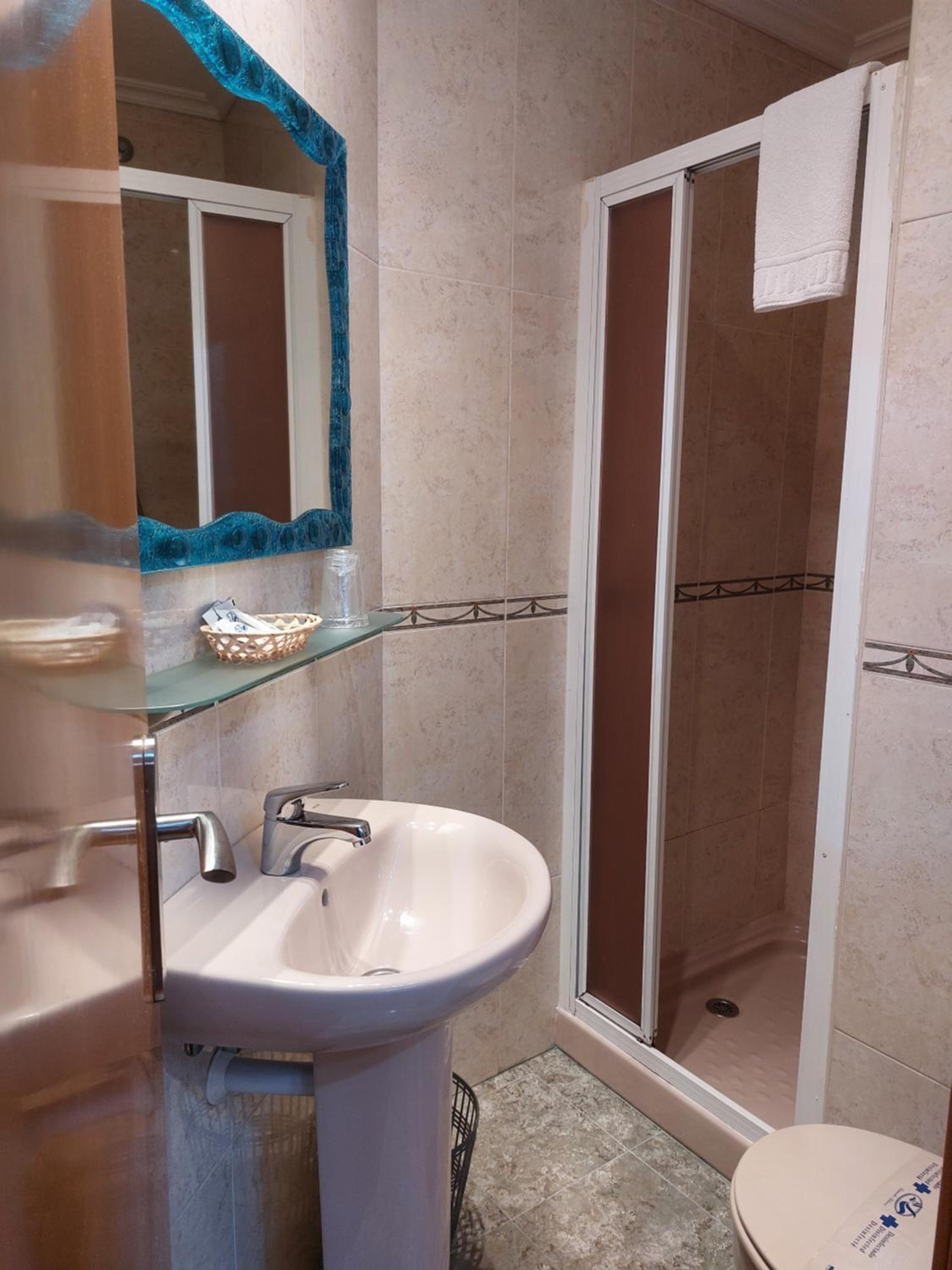 Small Single Room photo 2