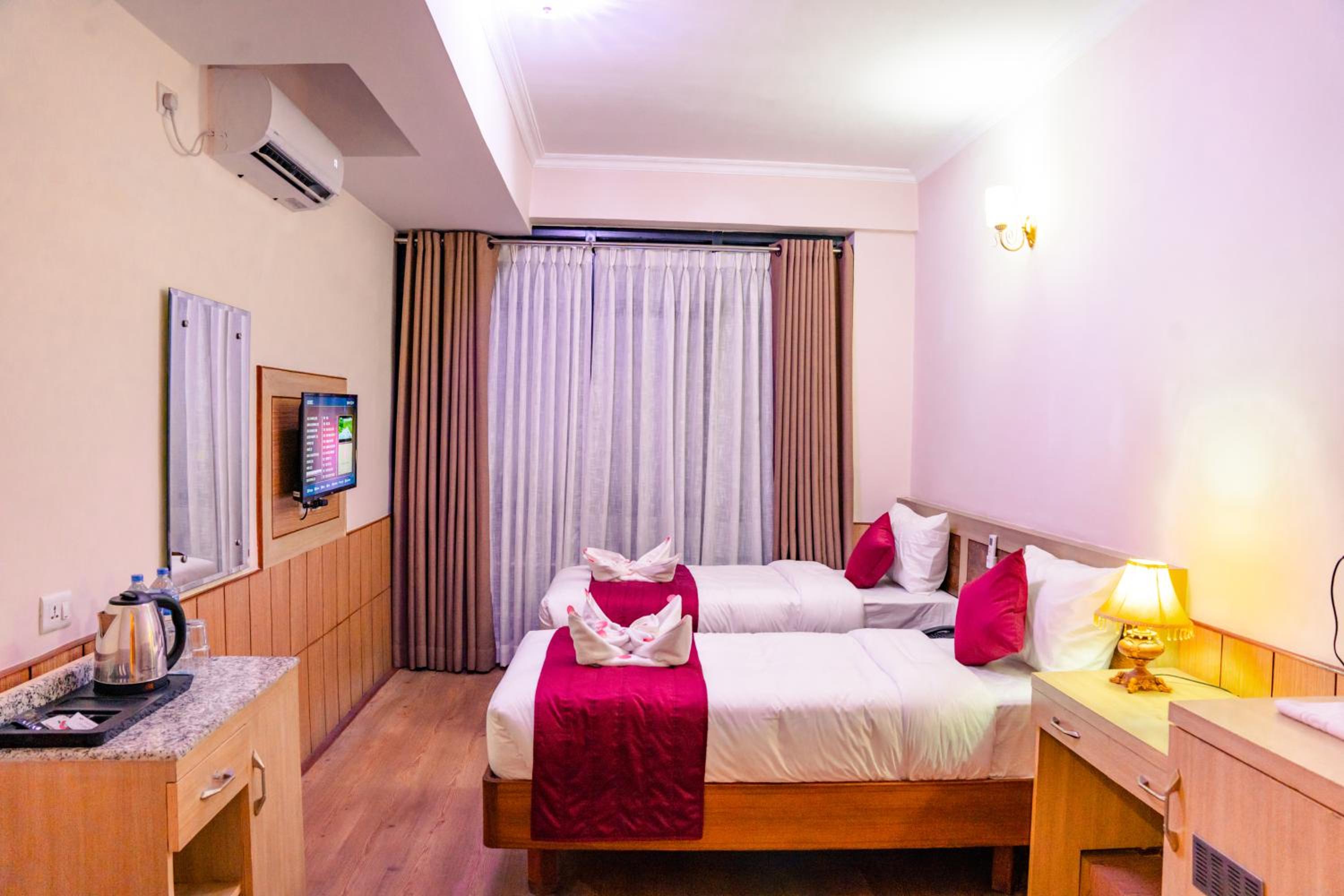 Deluxe Twins Room With Mountain And City View