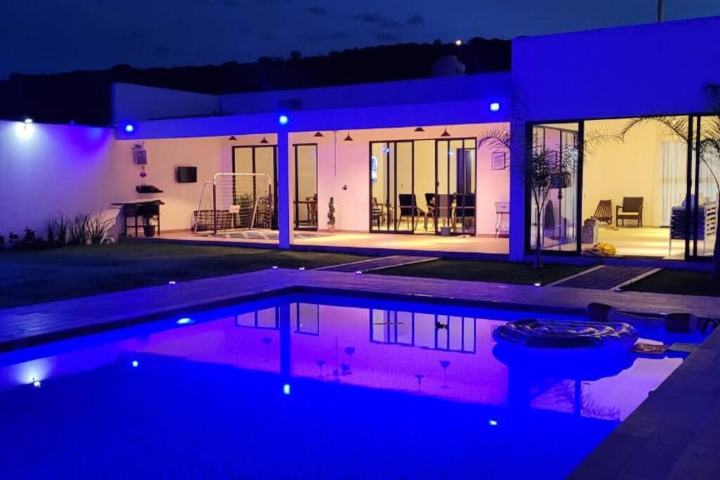 Five-Bedroom House photo 2