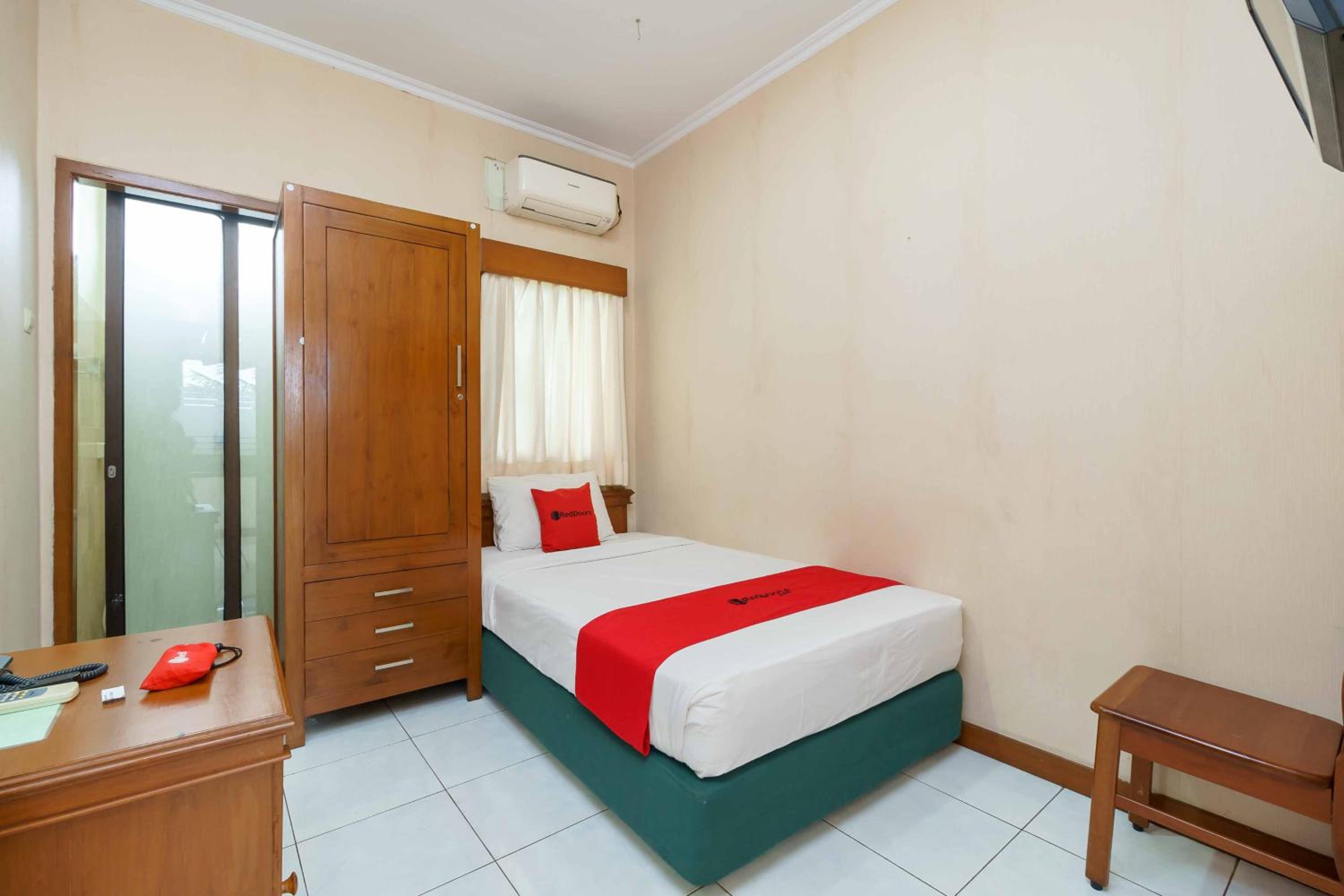 Single Room - Photo 5