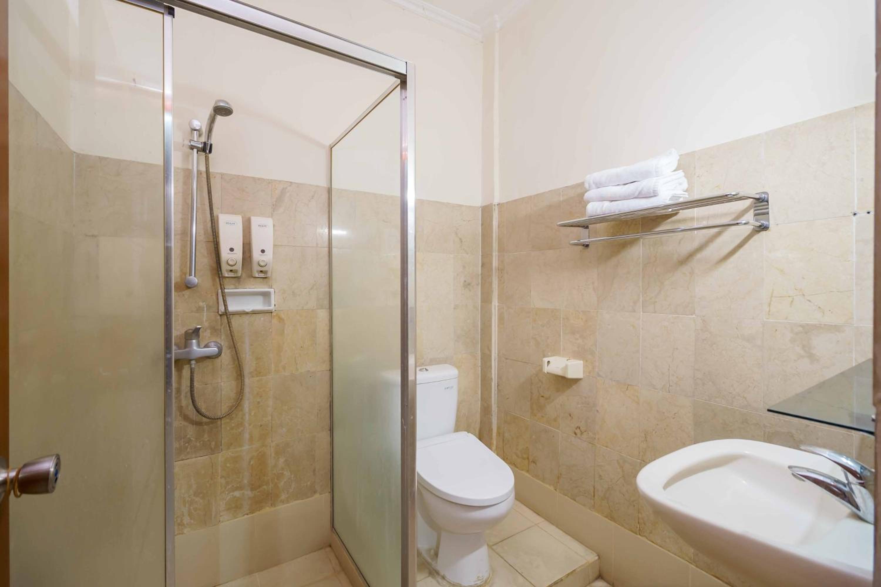 Twin Room - Photo 3