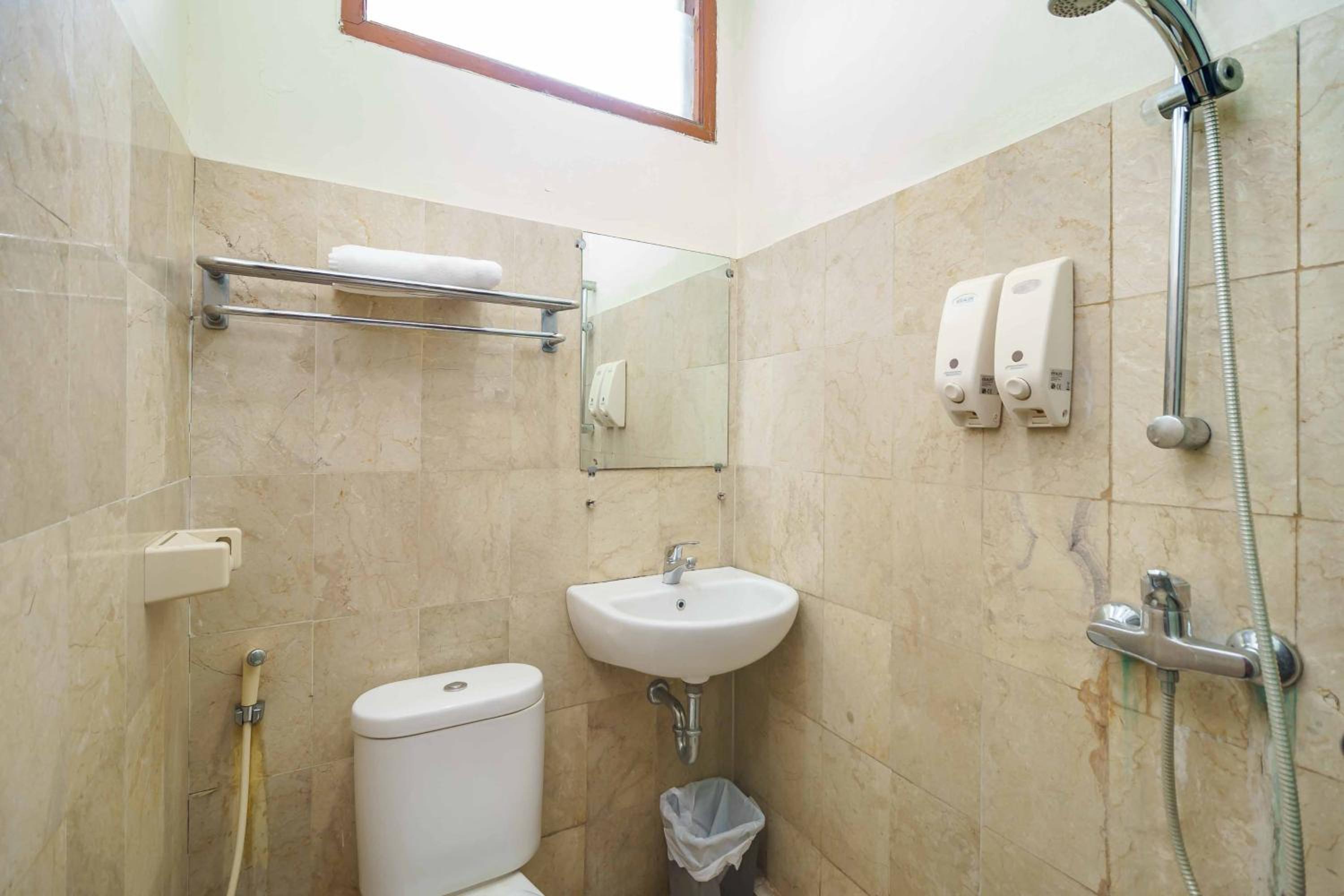 Twin Room - Photo 2