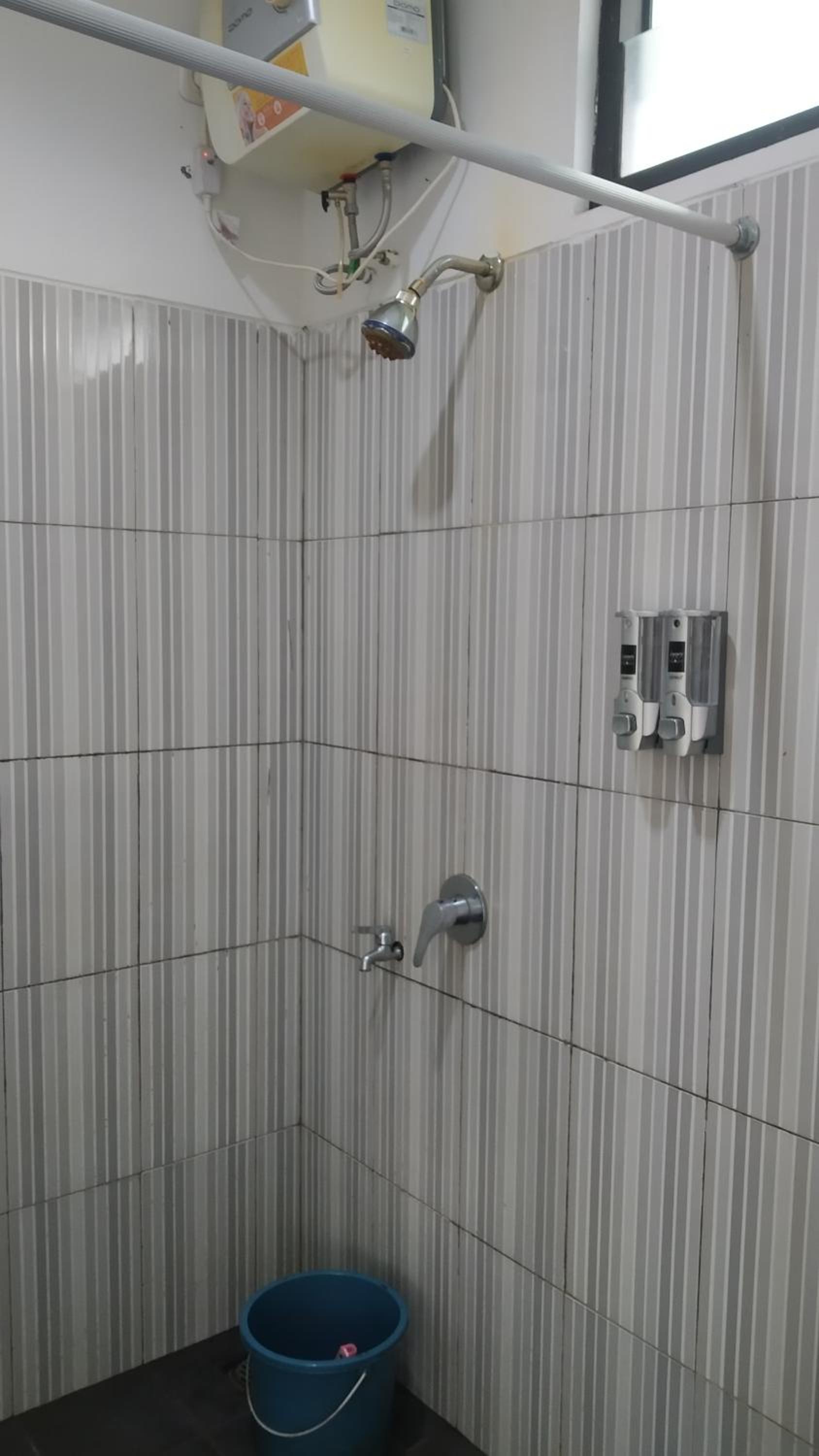 Standard Twin Room - Photo 3