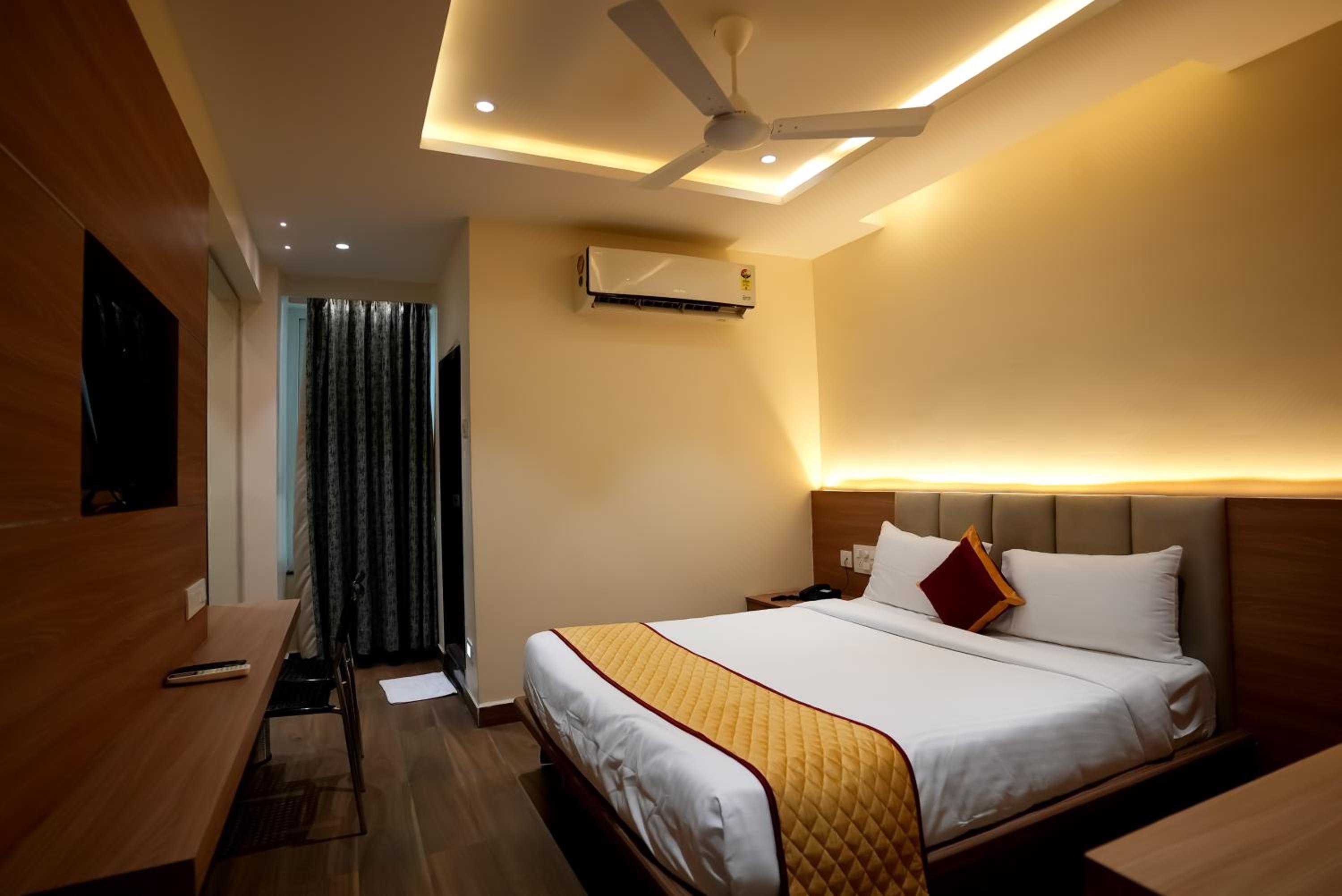 Deluxe Room - Photo 7