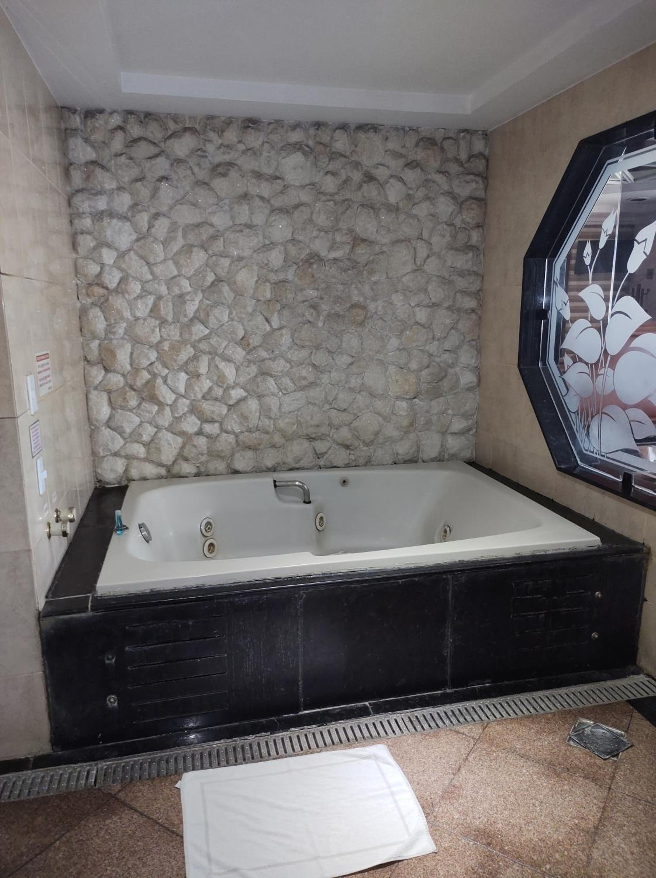 Suite - Photo 2