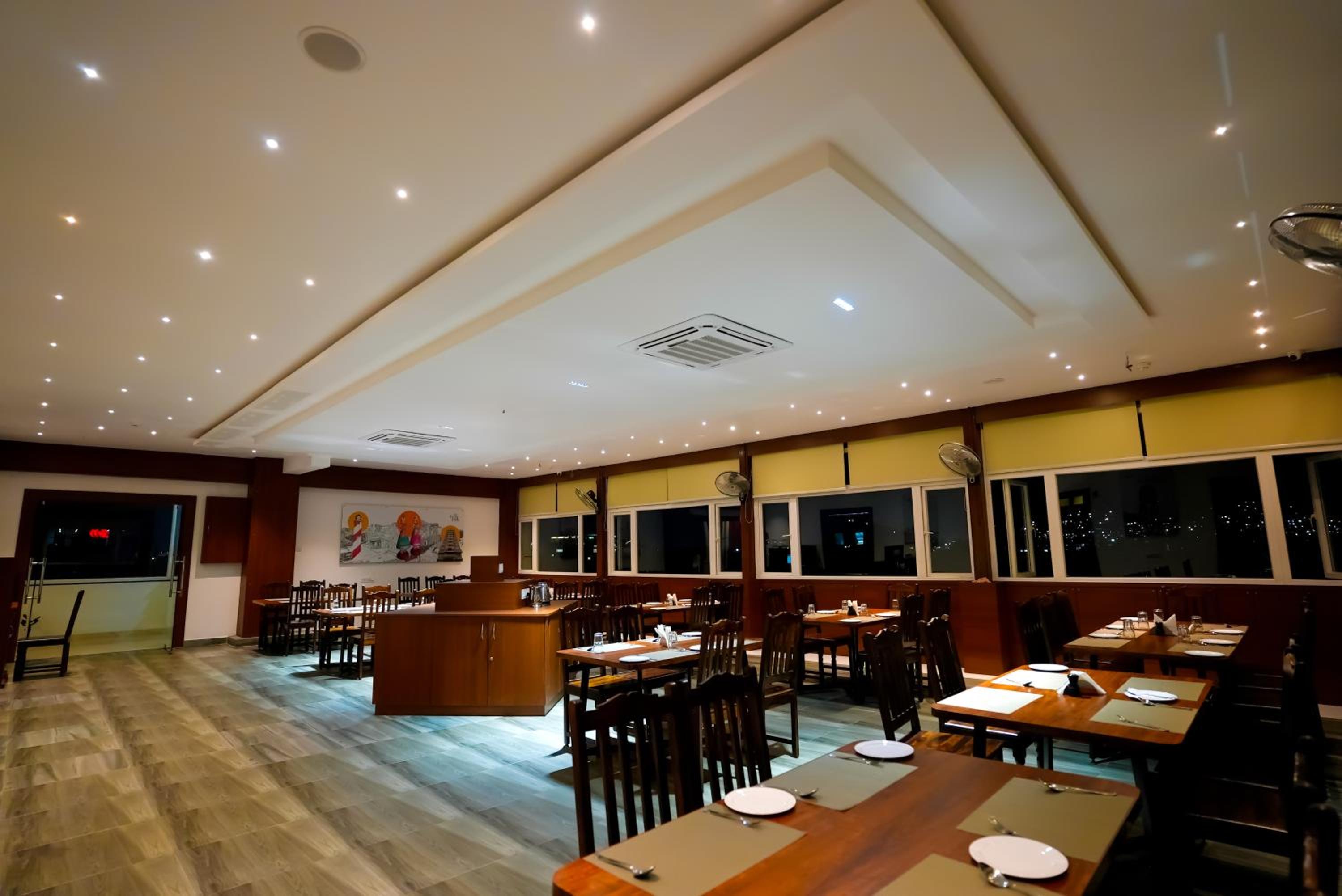 Deluxe King Suite - Photo 6