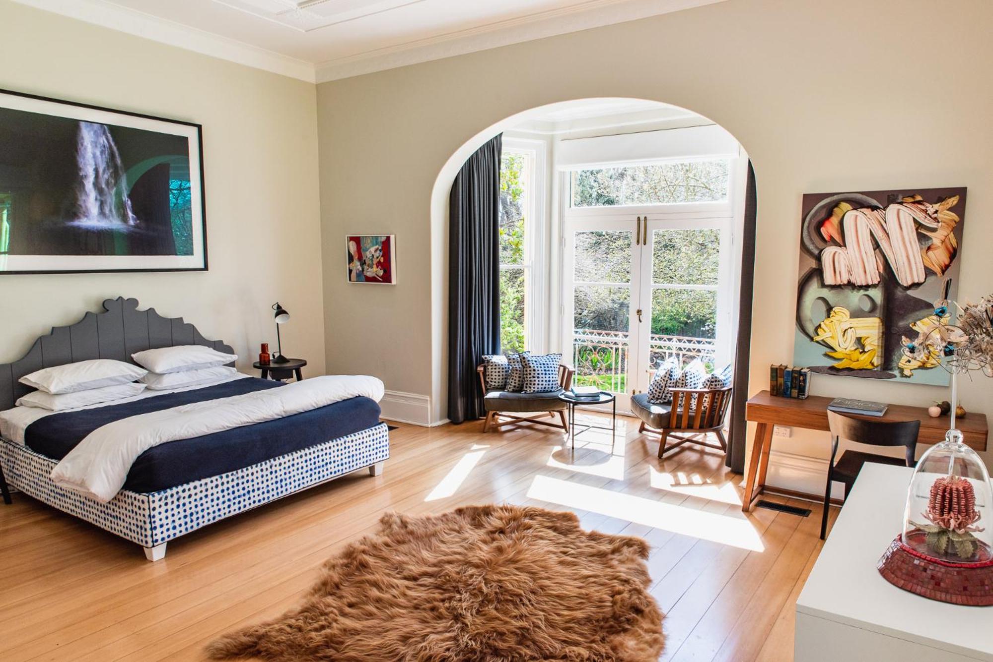 Five-Bedroom House photo 2