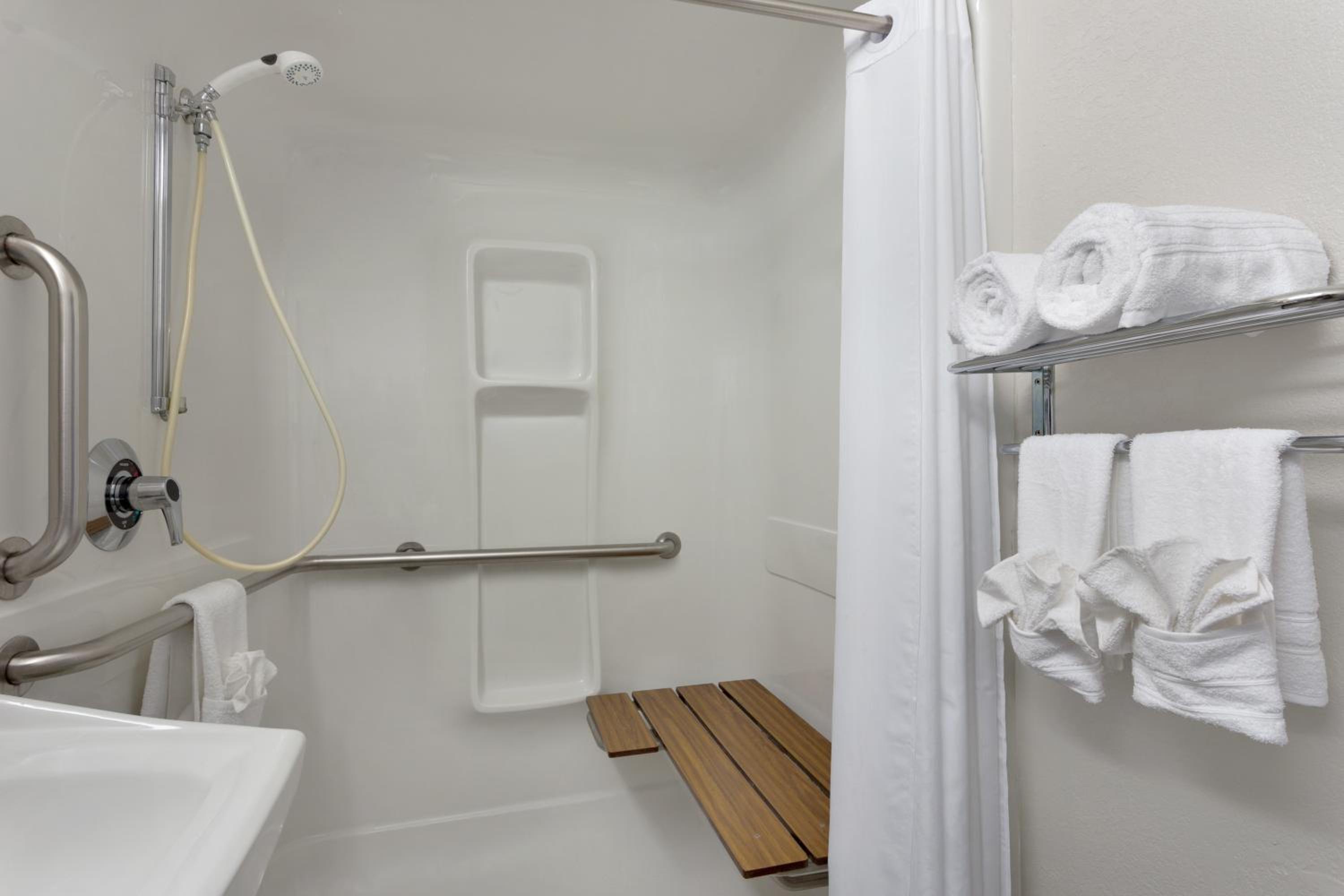 Queen Room- Disability Access - Walk-in Shower - Photo 3