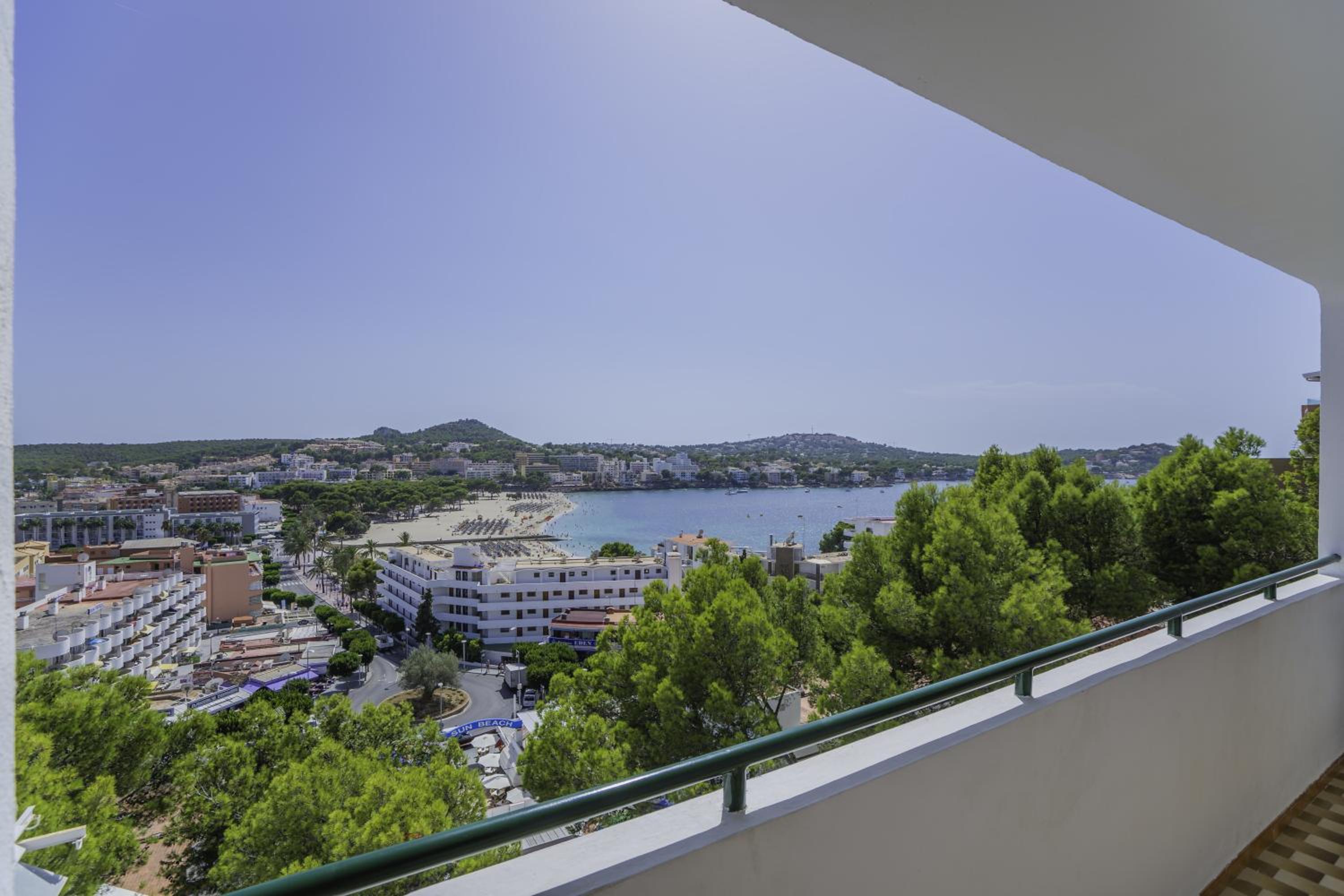 One-Bedroom Apartment with Sea View
