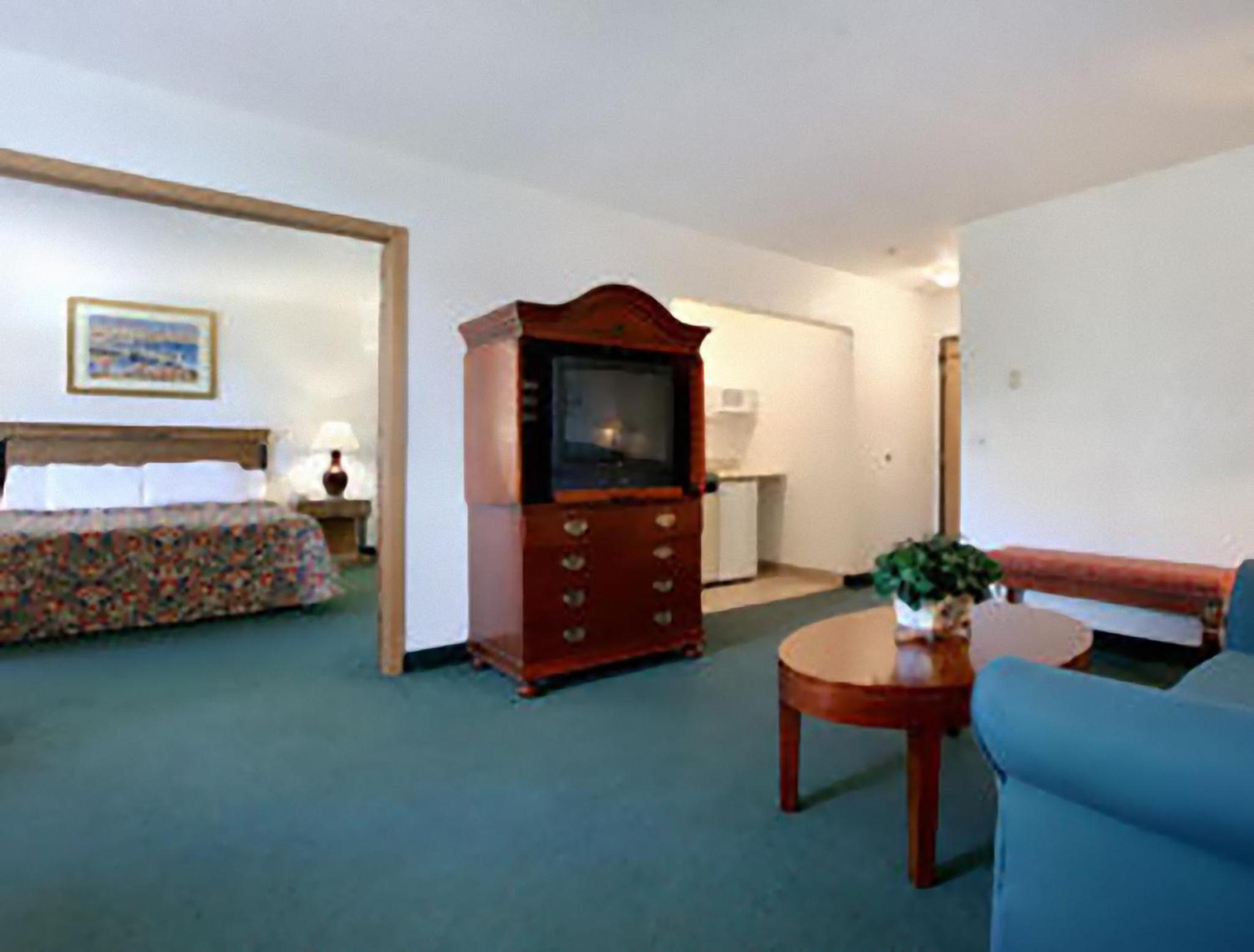 Studio King Suite - Non-Smoking photo 1