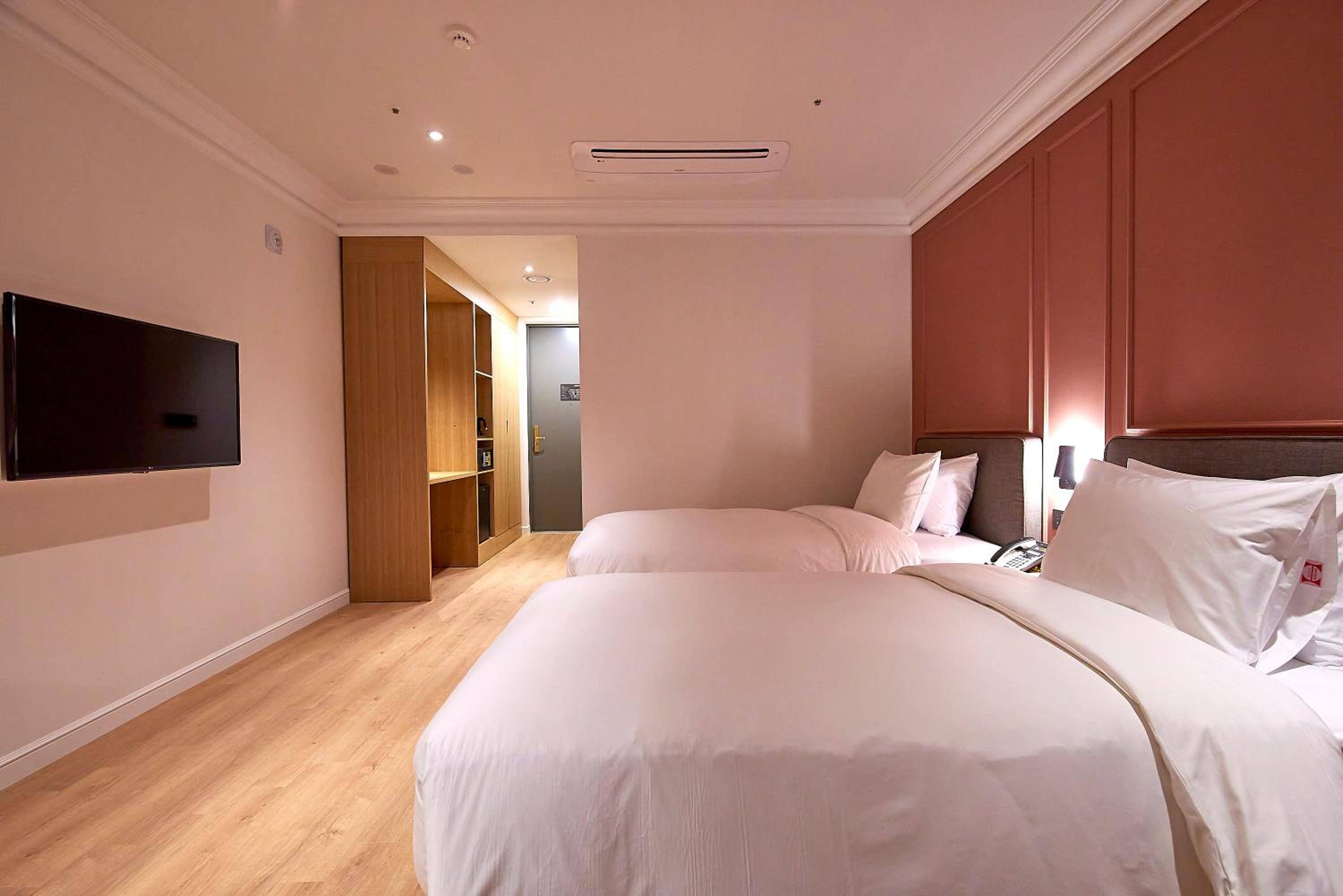 Superior Twin Room - Photo 8