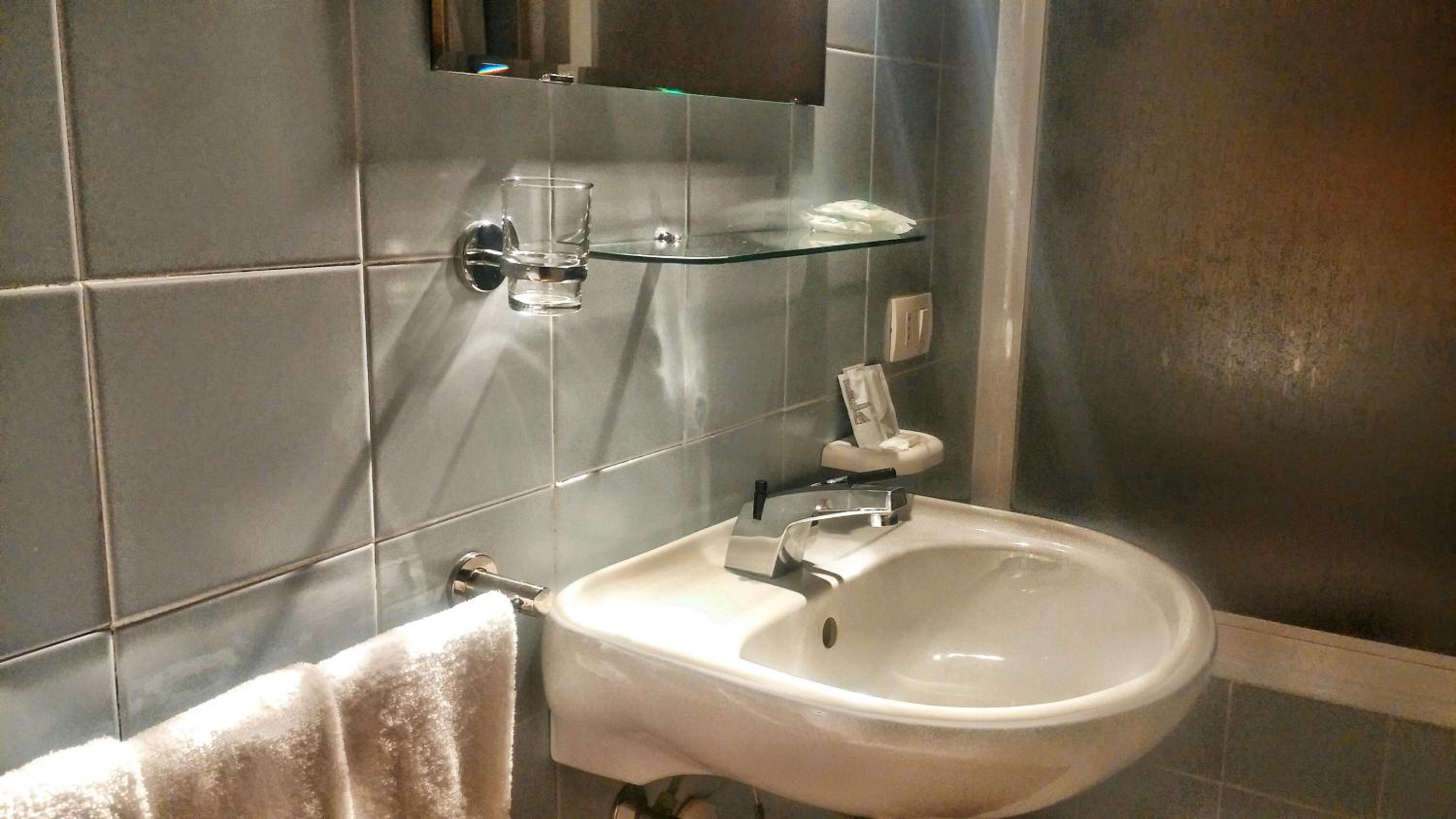 Double or Twin Room - Photo 4