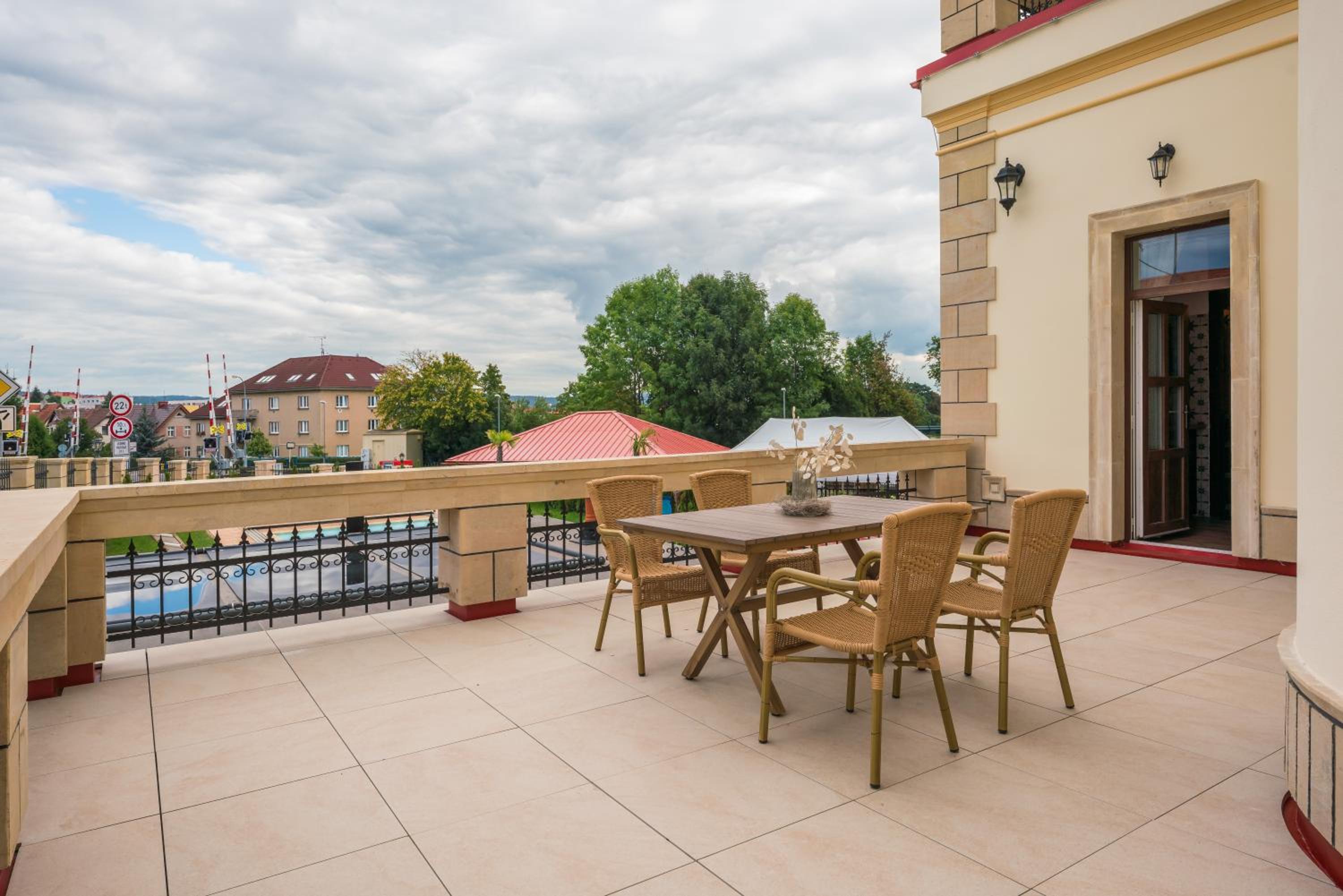Apartment with Pool View  photo 3