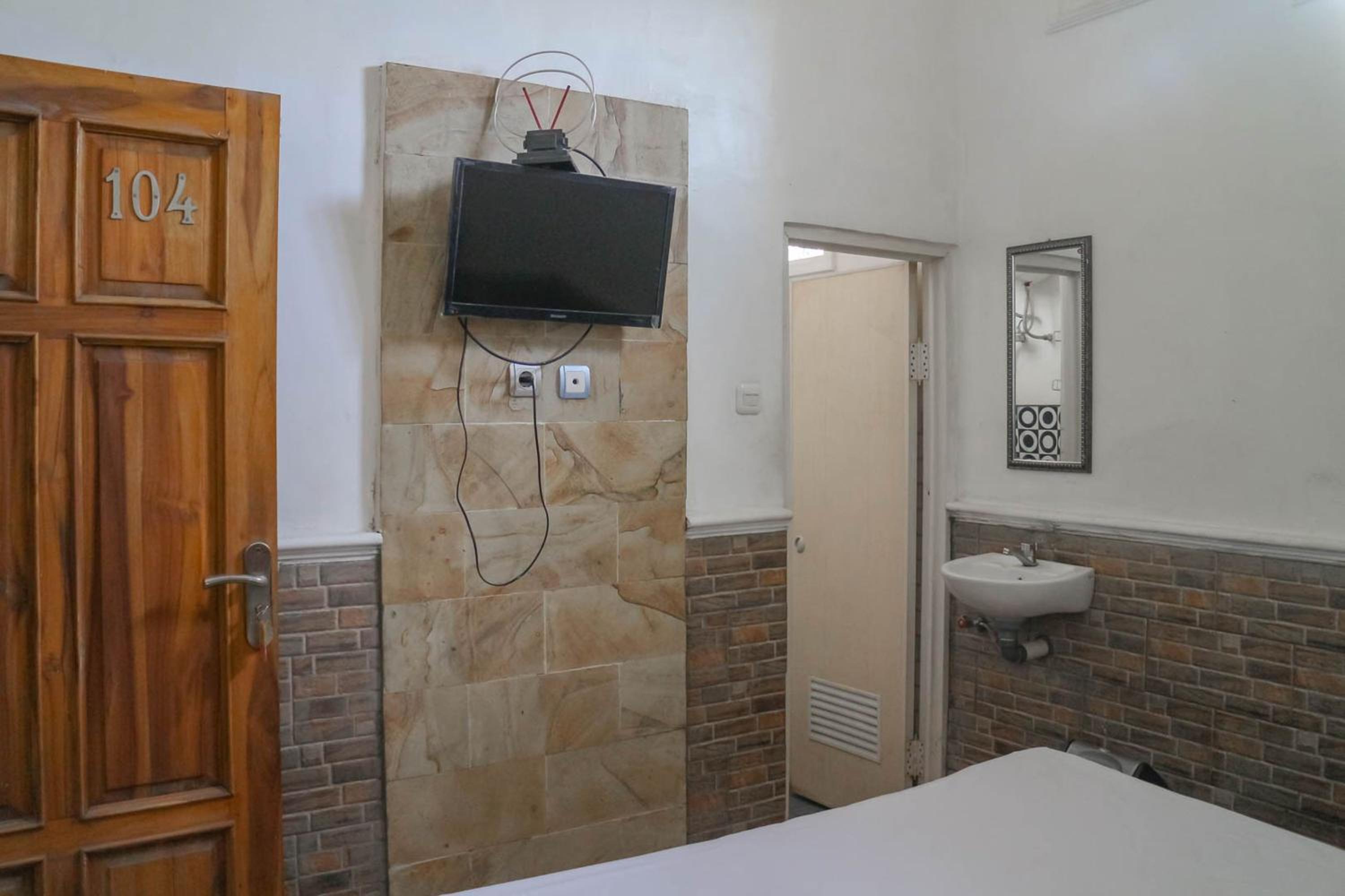 Standard Twin Room - Photo 1