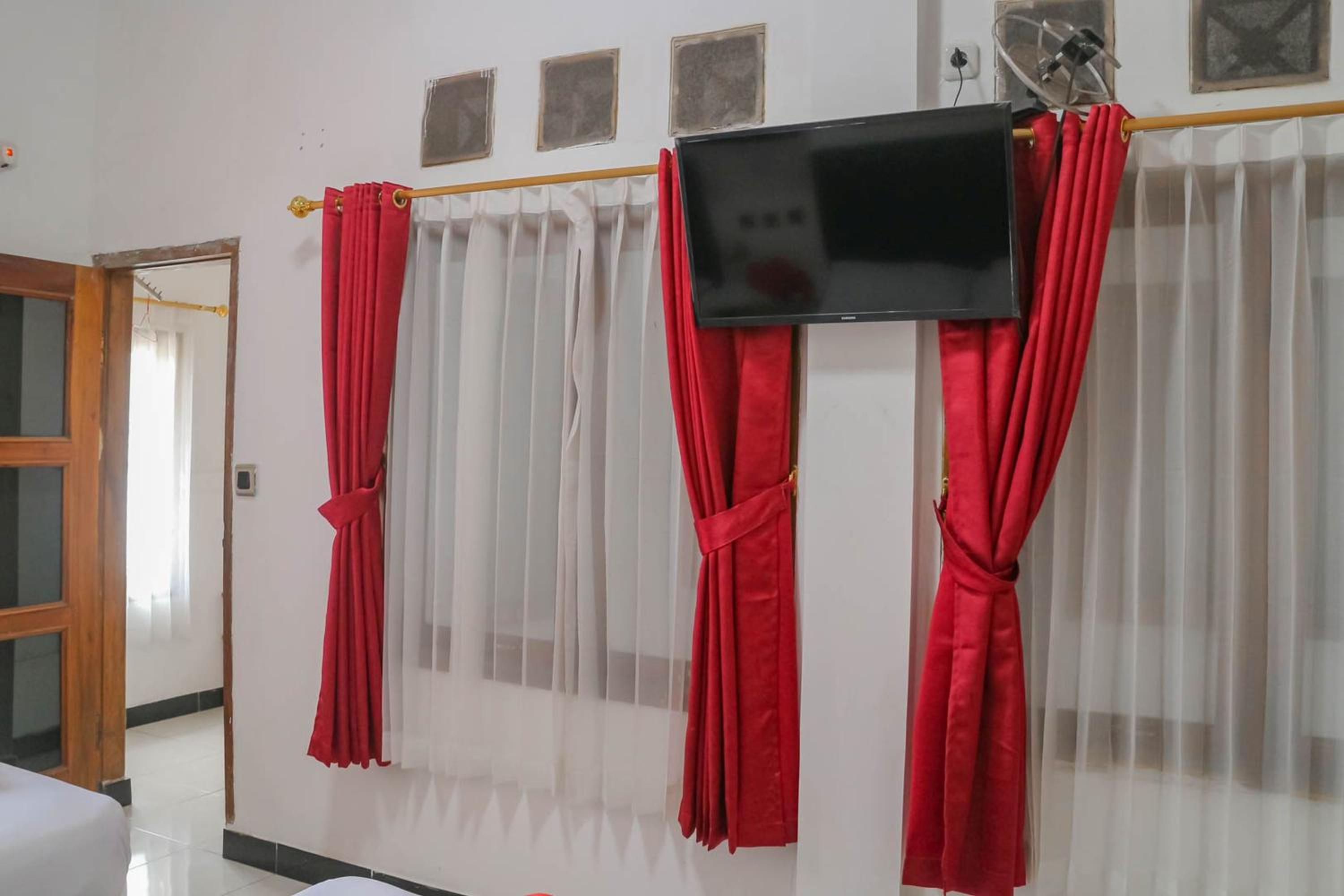 Standard Twin Room - Photo 2