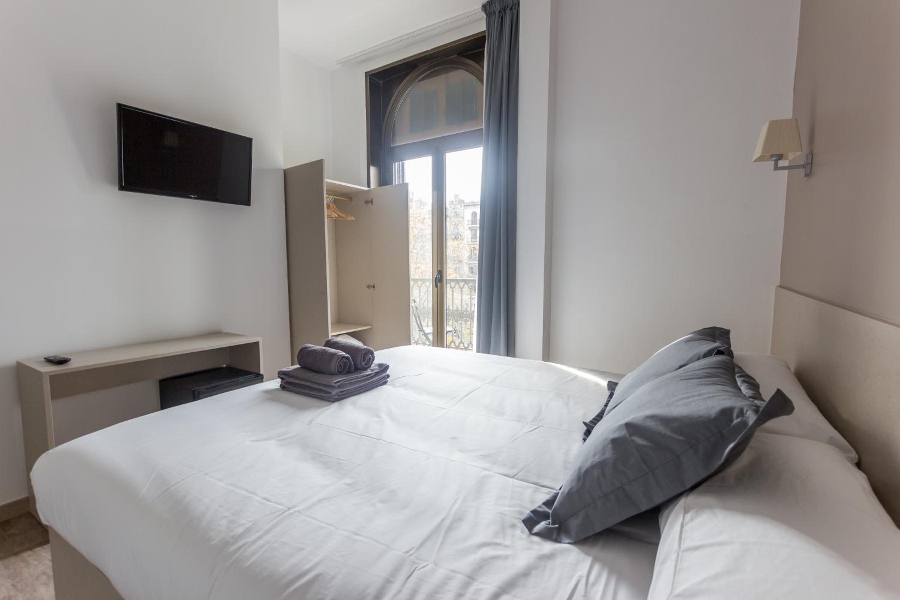 Habitación Doble con Balcón y Vista a la Ciudad