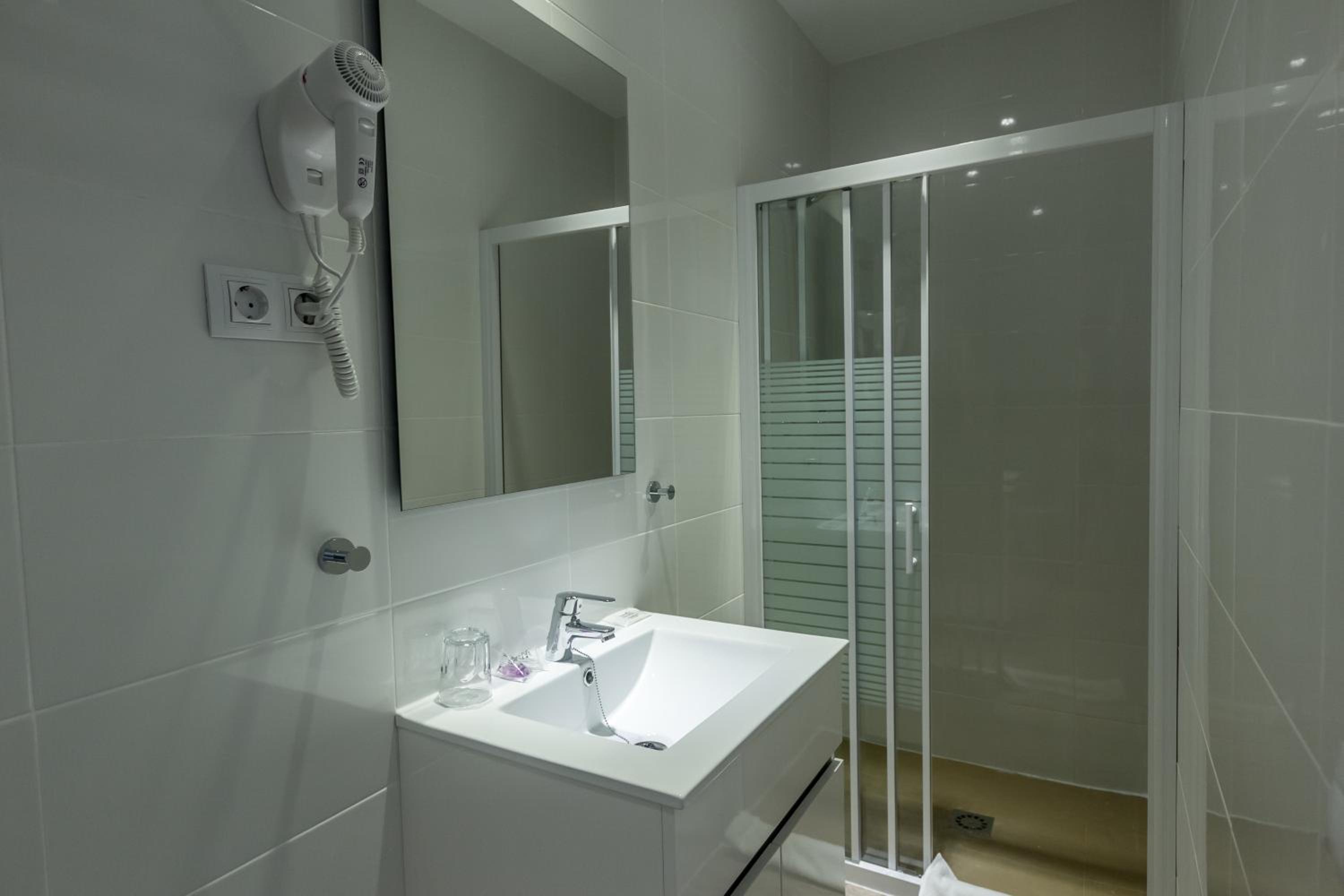 Double Room With Balcony And City View photo 3