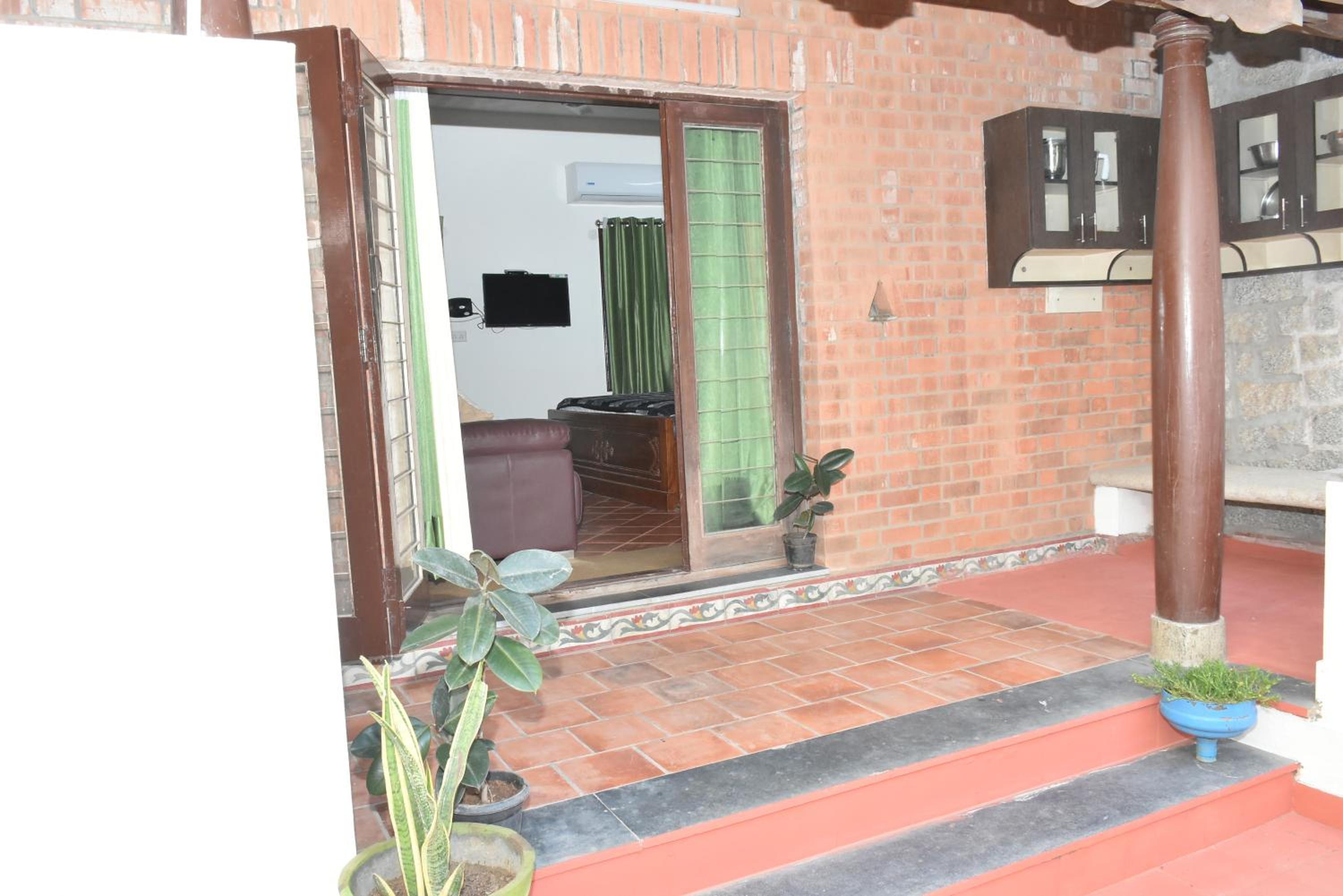 King Suite with Balcony photo 3