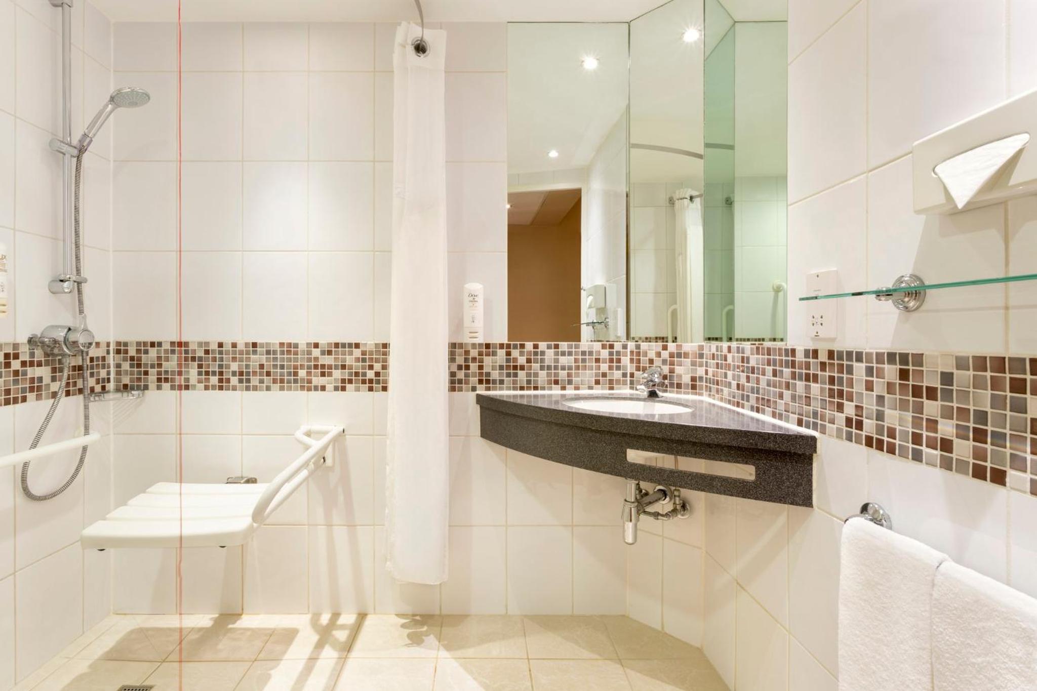 Standard Double Room - Disability Access - Photo 8