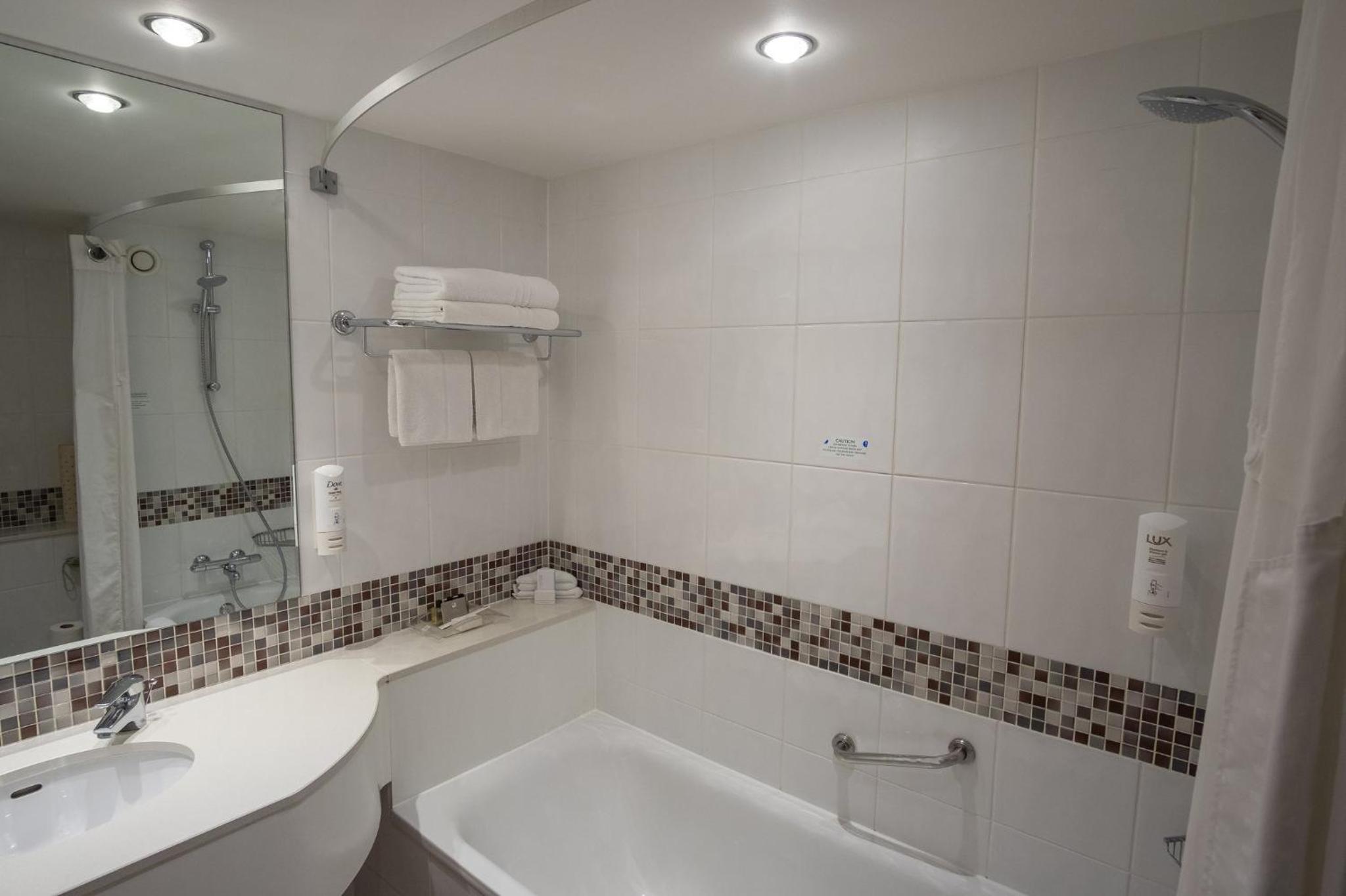 Standard Double Room with Two Double Beds - Photo 10