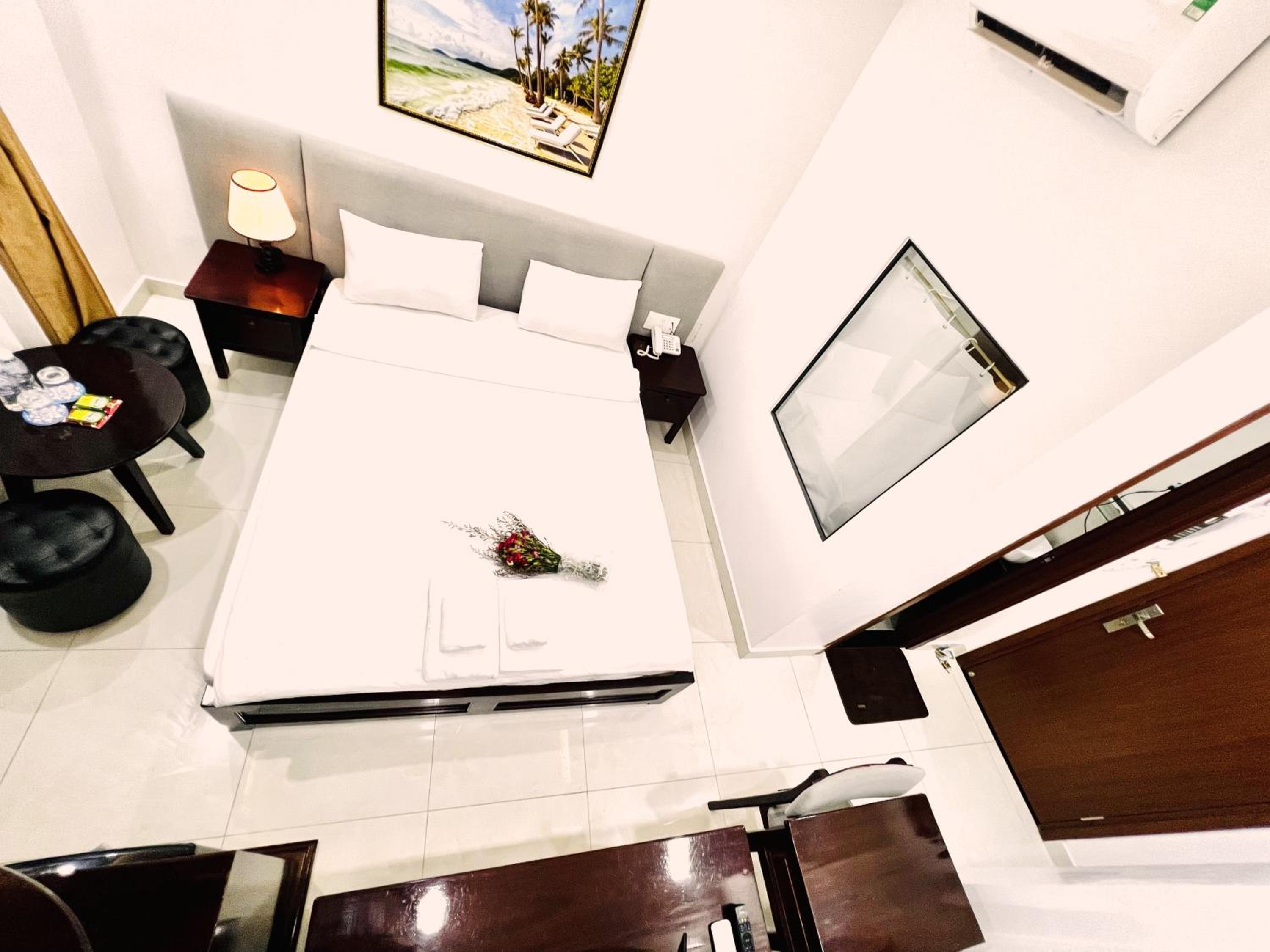 Deluxe Double Room with Sea View - Photo 14