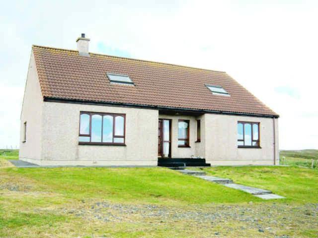 Five-Bedroom House photo 2