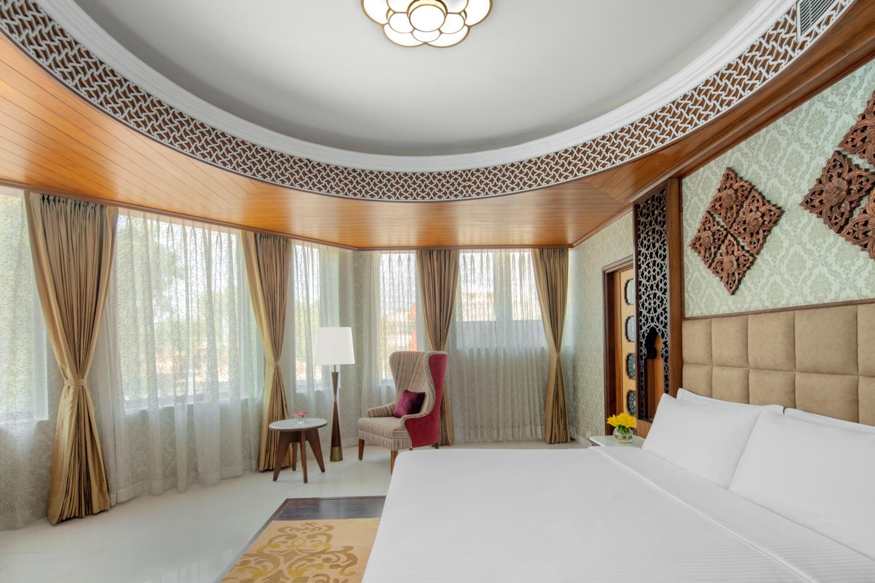Deluxe Suite - Non-Smoking: 10% off on Food & Soft Beverages,Up to 20% off on SPA,02 Pints Beer, special kids welcome/in room amenities, Complimentary INR 500 Credit on F&Soft Beverage with min spend of 2000 INR(once per stay (per room)) photo 2